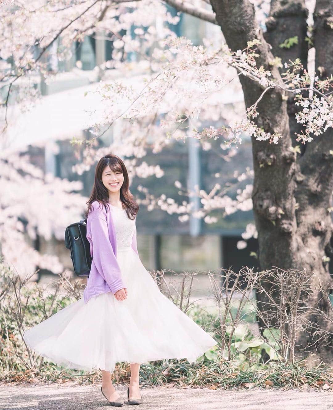 丸山裕理さんのインスタグラム写真 - (丸山裕理Instagram)「. 春風にふわり、 みたいな写真あこがれます . A fluffily skirt which blew up in the wind :) . #sakura #cherryblossom  #cherryblossomseason #hanami  #team_jp_flower #japan_of_insta  #discovertokyo #jp_mood #jp_portrait部  #tokyocameraclub #impression_shots #art_of_japan_ #flower_special_  #桜 #桜並木 #お花見 #広がり同盟 #お花見2019 #ミッドタウン」4月14日 0時55分 - yuri_maruyama1213
