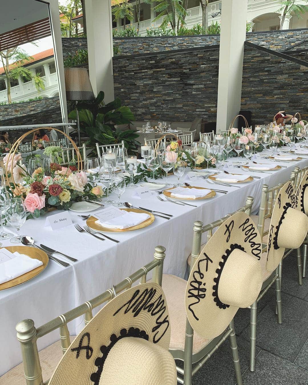 ミーガン・ヤングさんのインスタグラム写真 - (ミーガン・ヤングInstagram)「For our last day in Singapore, we had lunch in a chic restaurant and had a workshop on personalizing our own bags. I'm not very artistic when it comes painting so I'll just leave that picture out here 😂 ended the night dining with the @charleskeithofficial who took such good care of us during our stay 💖 I had a really great time bonding with everyone and learning about Charles and Keith's sustainable vision for their brand. So happy that I got to be a part of this trip 🌸 #ImWithCharlesKeith」4月14日 0時55分 - meganbata