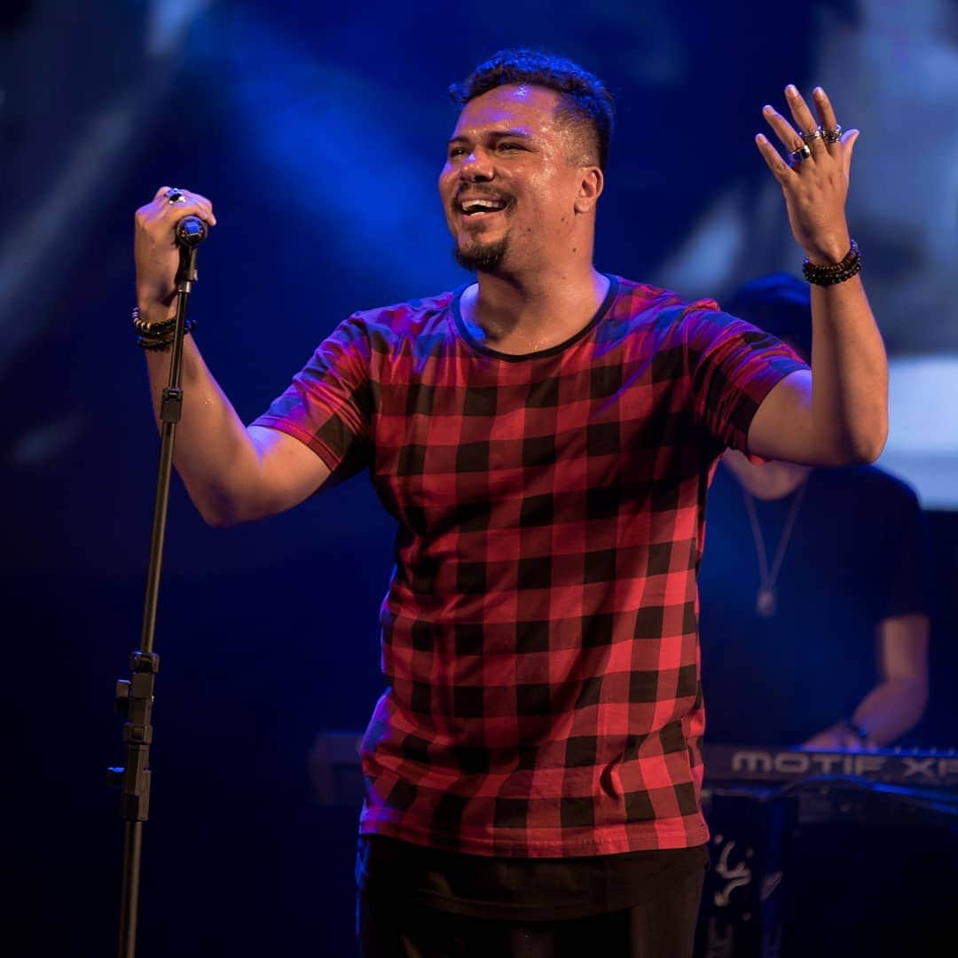 Sorriso Marotoのインスタグラム：「A mineirada de Uberlândia deu um show ontem! Obrigado por tanto carinho! 😀❤️ @bcbrunocardoso @eusergiojr @crisjog @vinisorriso @frd.silva 📷 @ovitorbranco #SorrisoVoltei」
