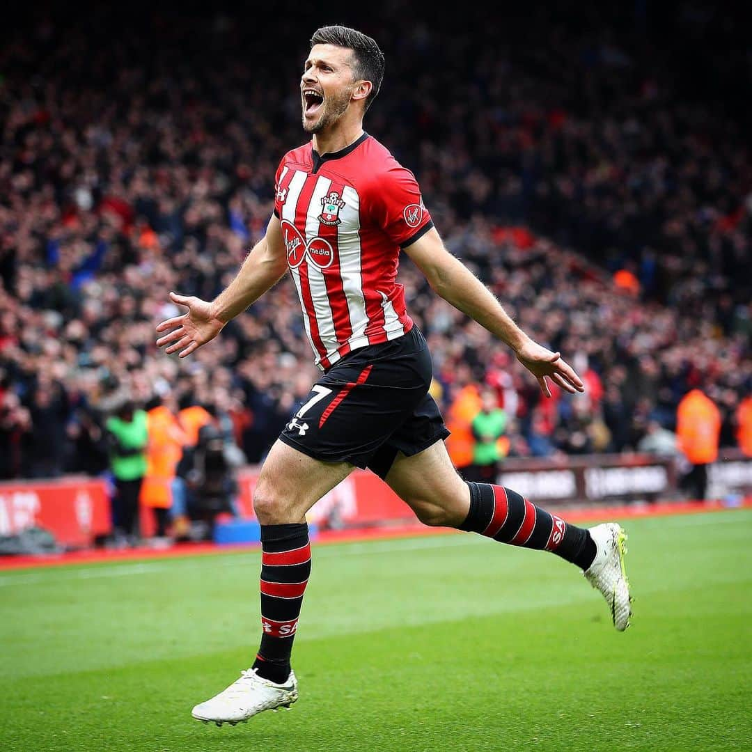 サウサンプトンFCさんのインスタグラム写真 - (サウサンプトンFCInstagram)「LONG, REDMOND, HUUUUUUUUUUGE WIN AT ST MARY’S! ♥️ #SaintsFC | #WeMarchOn」4月14日 0時56分 - southamptonfc