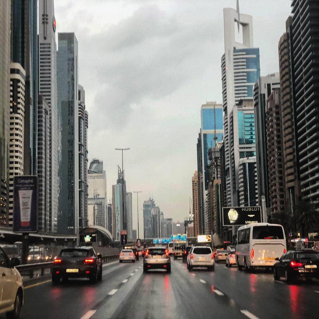 スコット・フォーリーのインスタグラム：「Oh, hello Dubai!」