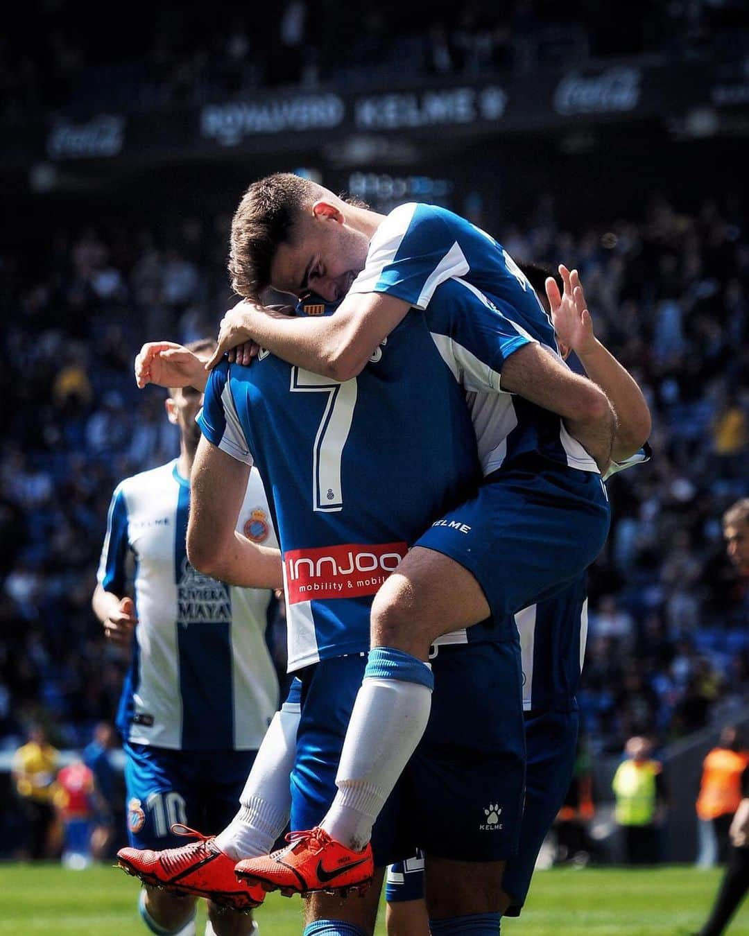 RCDエスパニョールさんのインスタグラム写真 - (RCDエスパニョールInstagram)「🤗😀 Happiness 😊☺️ - #RCDE | #Volem | #EspanyoldeBarcelona」4月14日 1時01分 - rcdespanyol