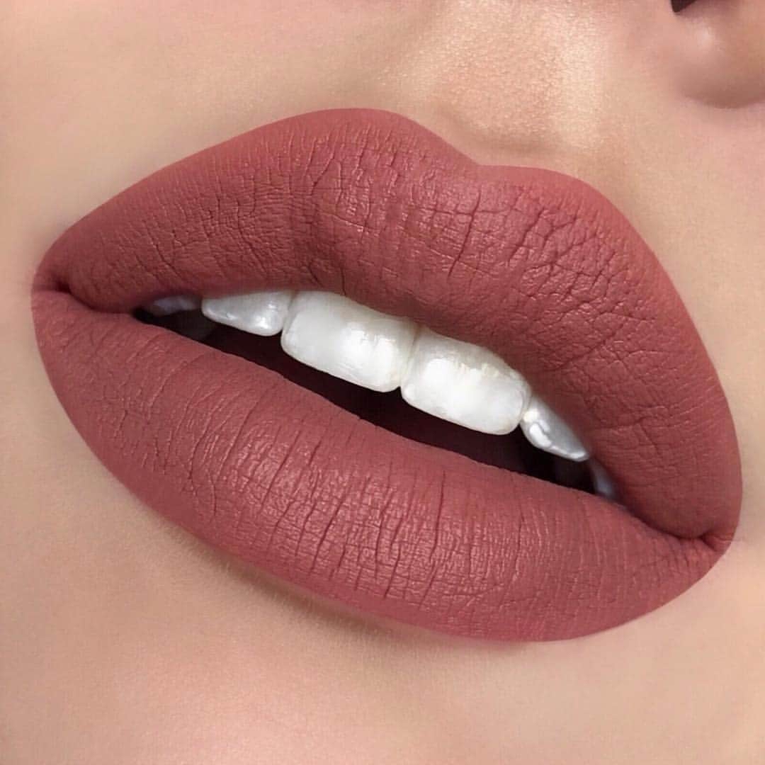 Jeffree Star Cosmeticsさんのインスタグラム写真 - (Jeffree Star CosmeticsInstagram)「FRESHLY BAKED 🔥🔥 This peachy nude #velourliquidlipstick shade ‘Christmas Cookie’ is the color of freshly baked cookies 🍪🍪 Anyone else hungry?? 🤤 Photo by: @chloeybeauty  #jeffreestarcosmetics #vegan #liquidlipstick」4月14日 1時02分 - jeffreestarcosmetics