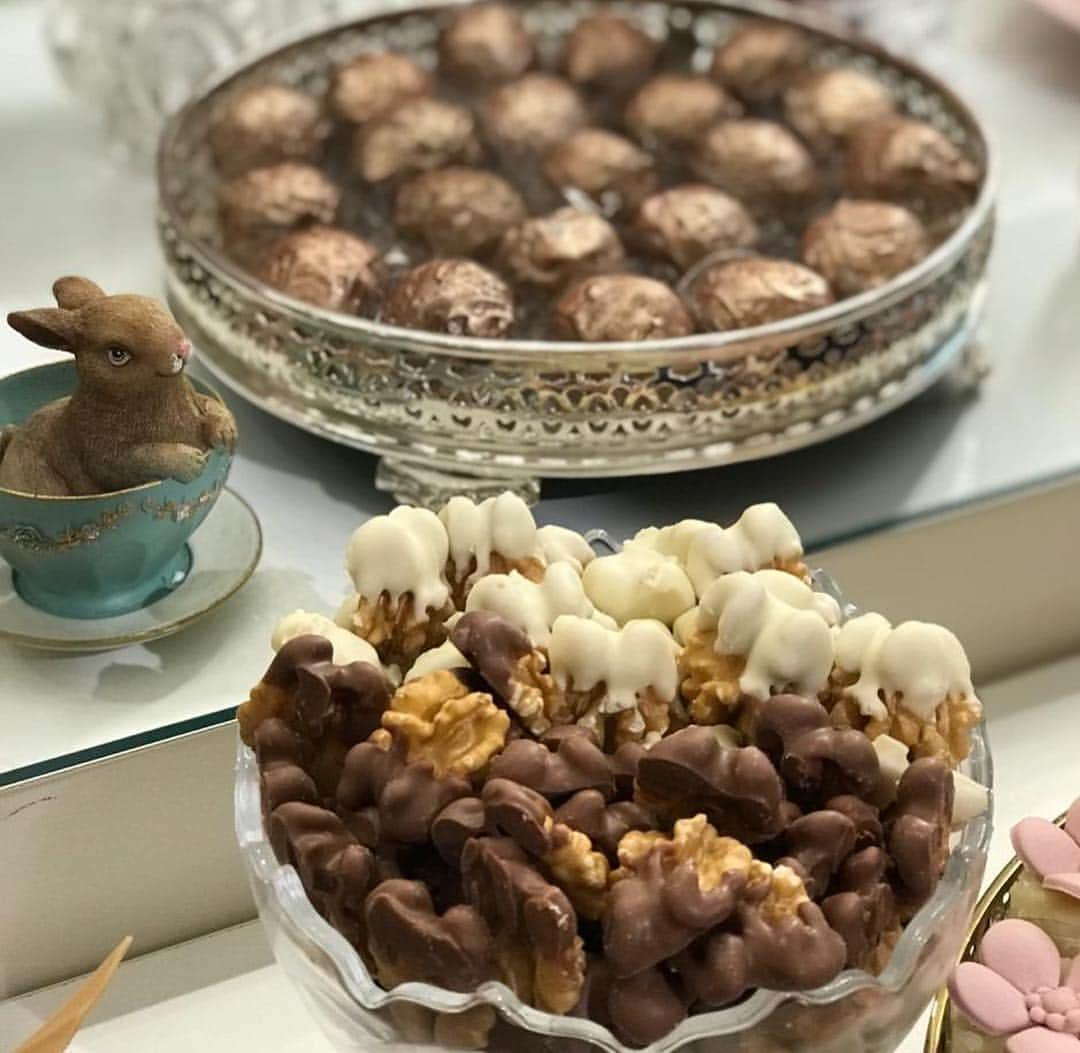 Ana Hickmannさんのインスタグラム写真 - (Ana HickmannInstagram)「Todo evento que faço conto com meus amigos pra me ajudar. E quando o assunto é doce fino, a @luchocolates é a Top das Tops!! Chocolates, doces gourmet, frutas secas decoradas, ovos de Páscoa, bombons, são tantas coisas gostosas. Você primeiro come com os olhos e depois com a 💋kkkk... esta semana preparamos um encontro na minha @anahickmannloja , foi o maior sucesso!!」4月14日 1時14分 - ahickmann