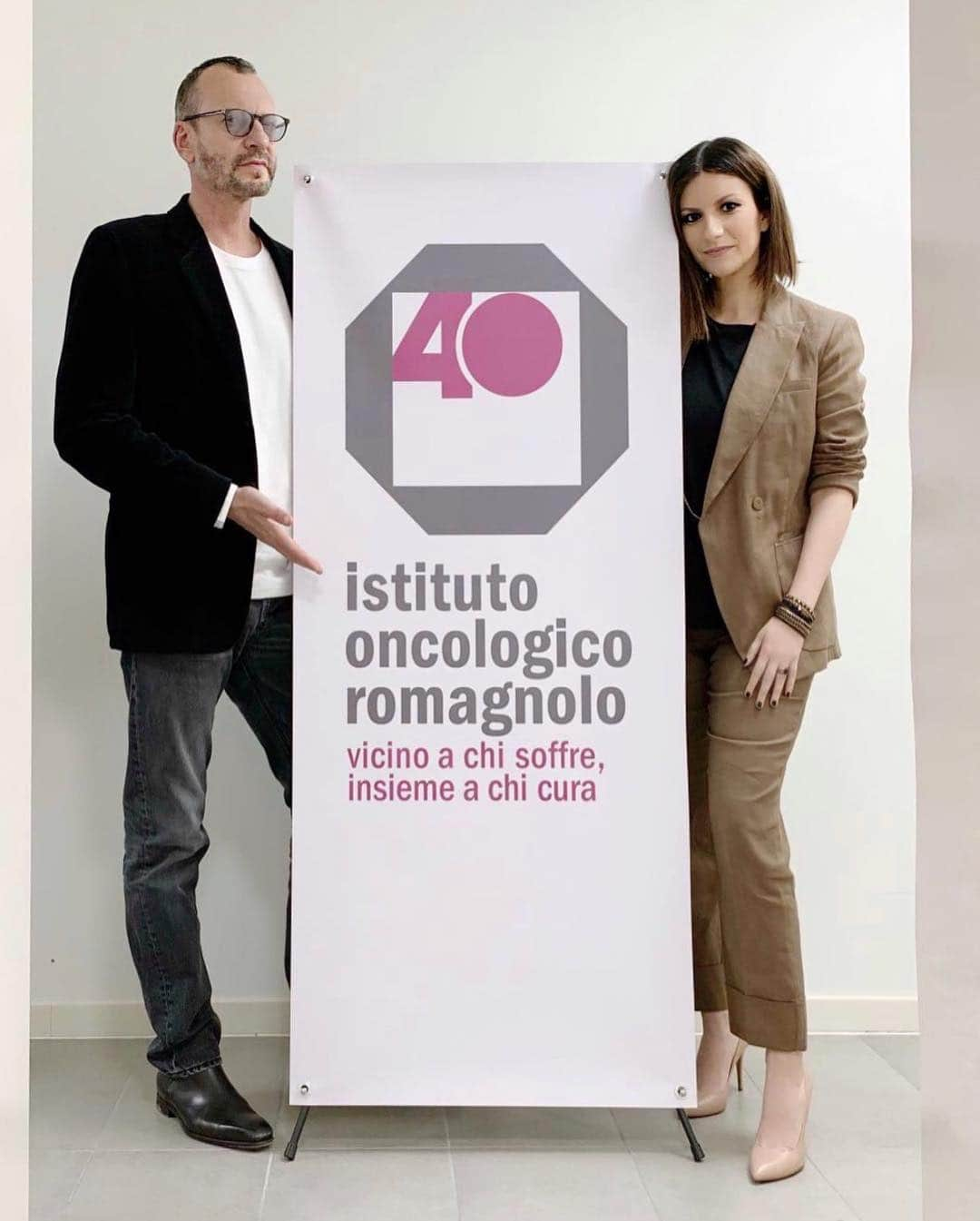 ラウラ・パウジーニさんのインスタグラム写真 - (ラウラ・パウジーニInstagram)「Io e @biagioantonacci siamo a Rimini alla festa dei 40 anni dei volontari dell’@istitutooncologicoromagnolo (IOR) la prima grande rete di volontari in Italia. Siamo fieri di festeggiarvi! Grazie al dottor Dino Amadori che ha dedicato la sua vita alla lotta contro i tumori.  @istitutooncologicoromagnolo  @biagioantonacci  #LB2019」4月14日 1時34分 - laurapausini