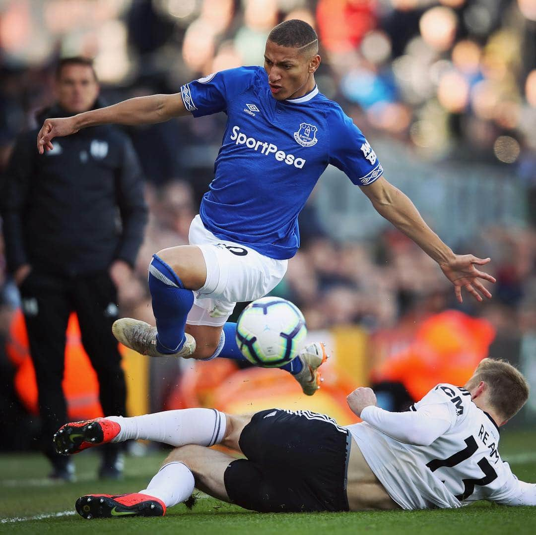 エヴァートンFCさんのインスタグラム写真 - (エヴァートンFCInstagram)「Frustration. 😒 • • • #everton #efc #blues #toffees #fulham #ffc #cravencottage #fuleve #premierleague #pl」4月14日 1時27分 - everton