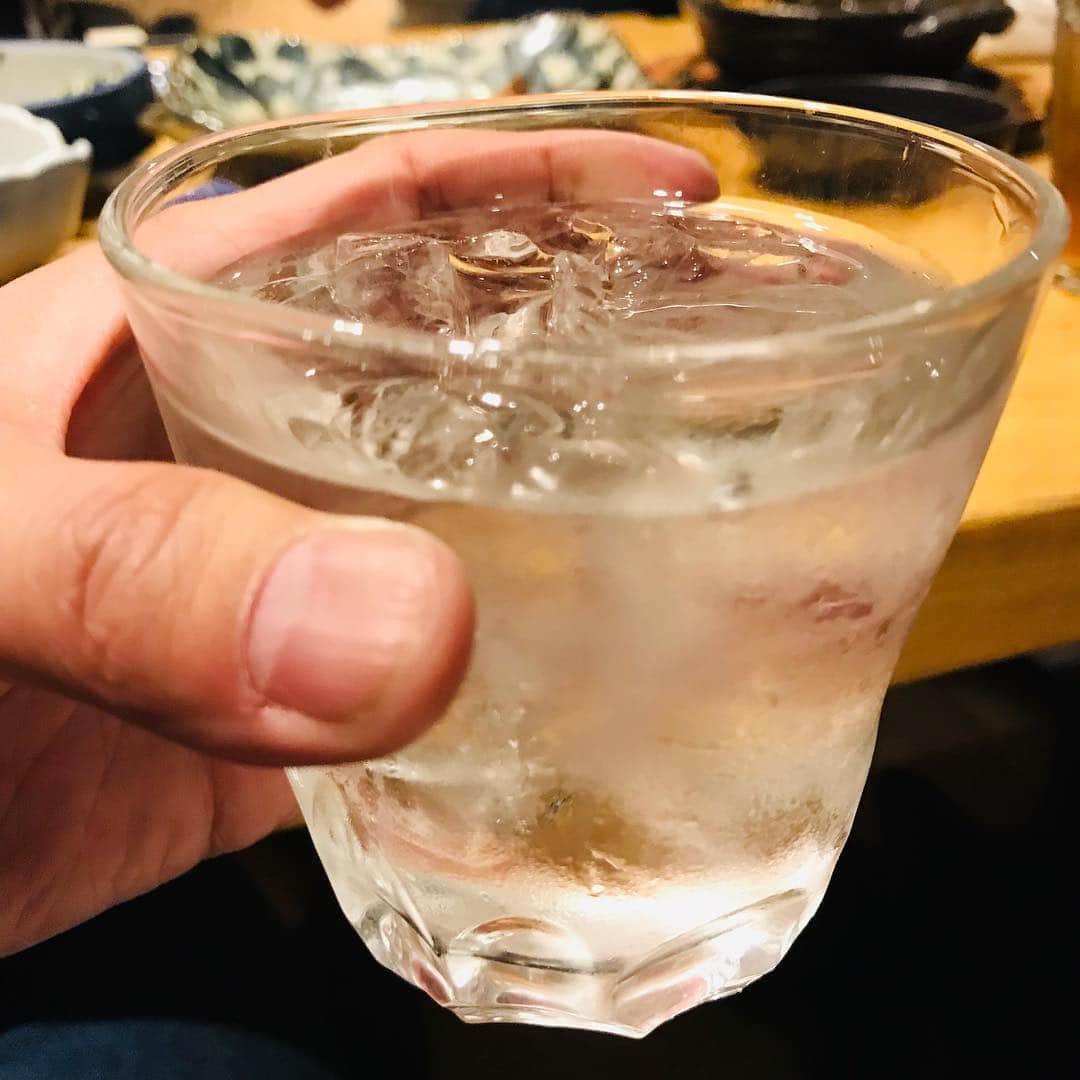 堀之内大介さんのインスタグラム写真 - (堀之内大介Instagram)「‪ツアーファイナル高松公演！ありがとうございました！17才から17年やってます…ということの真髄を今日の演奏、MCにも出せてたんじゃないかと思っております。一瞬、あの当時のあのクラスであんなくだらない会話してたなぁと思い出してみたり(笑)！最高の一日になりました！ファイナル焼酎がしみました‬！大好きな高松DIMEでツアーファイナルやれたことも本当に最高でした！ #baseballbear #tour_lil #17才から17年やってますツアー  #dgpr #dgprecords  #高松 #dime #高松dime #ツアーファイナル #ファイナル焼酎」4月14日 1時28分 - horinouchi_bbb