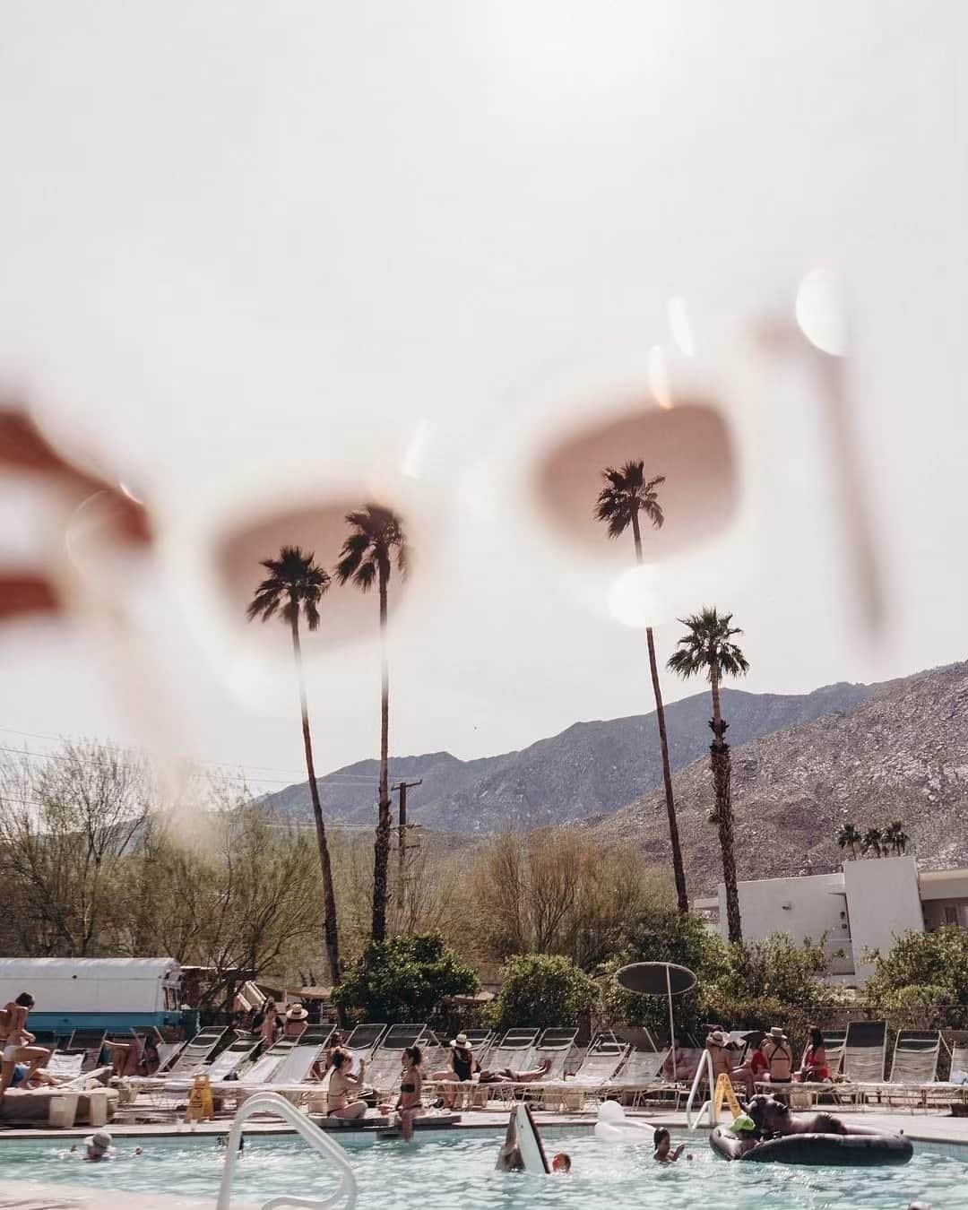 のインスタグラム：「through my eyes 🌴 via @collagevintage」