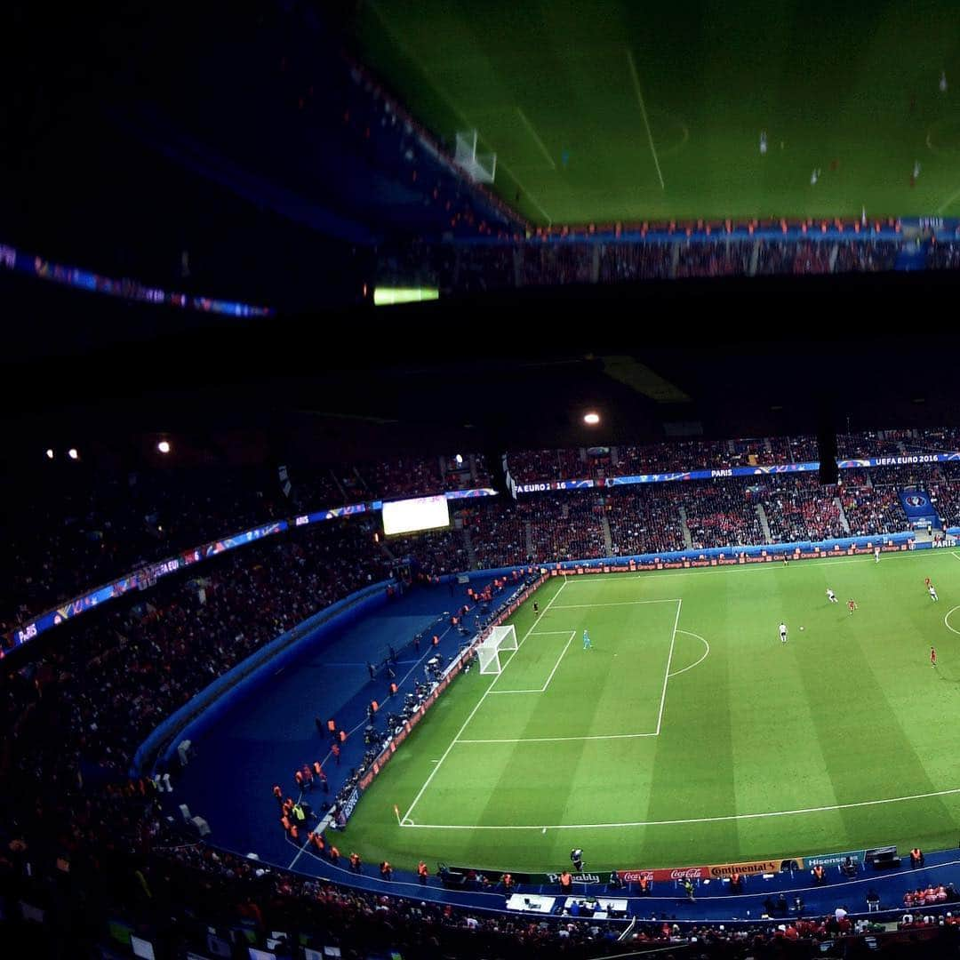 FIFAワールドカップさんのインスタグラム写真 - (FIFAワールドカップInstagram)「Today’s #StadiumSaturday comes from Parc des Princes. It’s here that, on June 7th, hosts @equipedefrance kick off the FIFA Women’s World Cup against @thekfa. Only 55 days, and counting… #StadiumSaturdays #Paris #FIFAWWC #DareToShine」4月13日 16時40分 - fifaworldcup