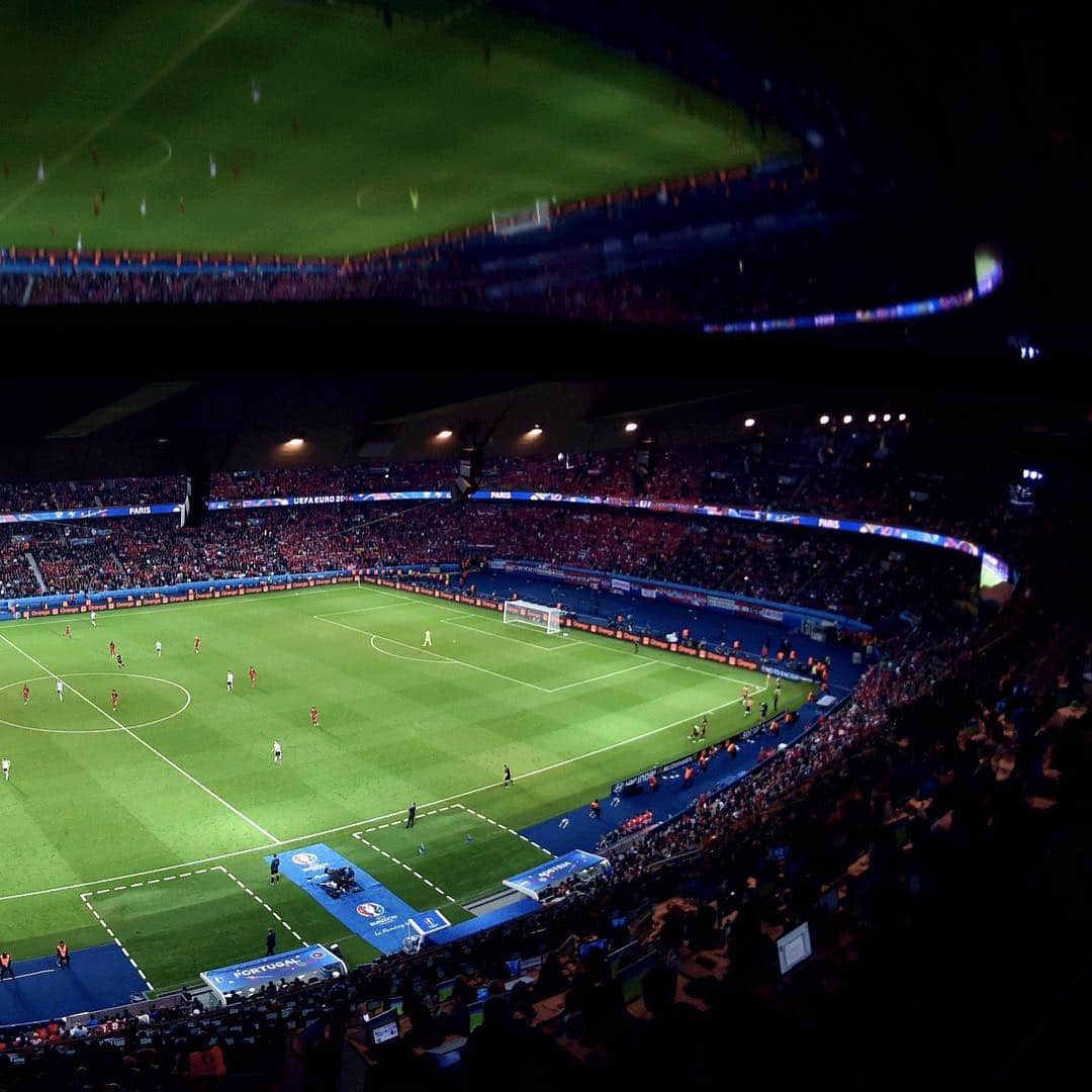 FIFAワールドカップさんのインスタグラム写真 - (FIFAワールドカップInstagram)「Today’s #StadiumSaturday comes from Parc des Princes. It’s here that, on June 7th, hosts @equipedefrance kick off the FIFA Women’s World Cup against @thekfa. Only 55 days, and counting… #StadiumSaturdays #Paris #FIFAWWC #DareToShine」4月13日 16時40分 - fifaworldcup