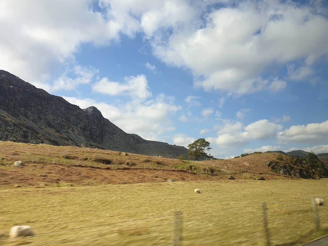 ソン・ジェリムさんのインスタグラム写真 - (ソン・ジェリムInstagram)「. snowdonia of wales  i thought 😊 it looks like scenery of drama. game of thrones  #northofking#Housestark」4月13日 16時40分 - jaelim_song