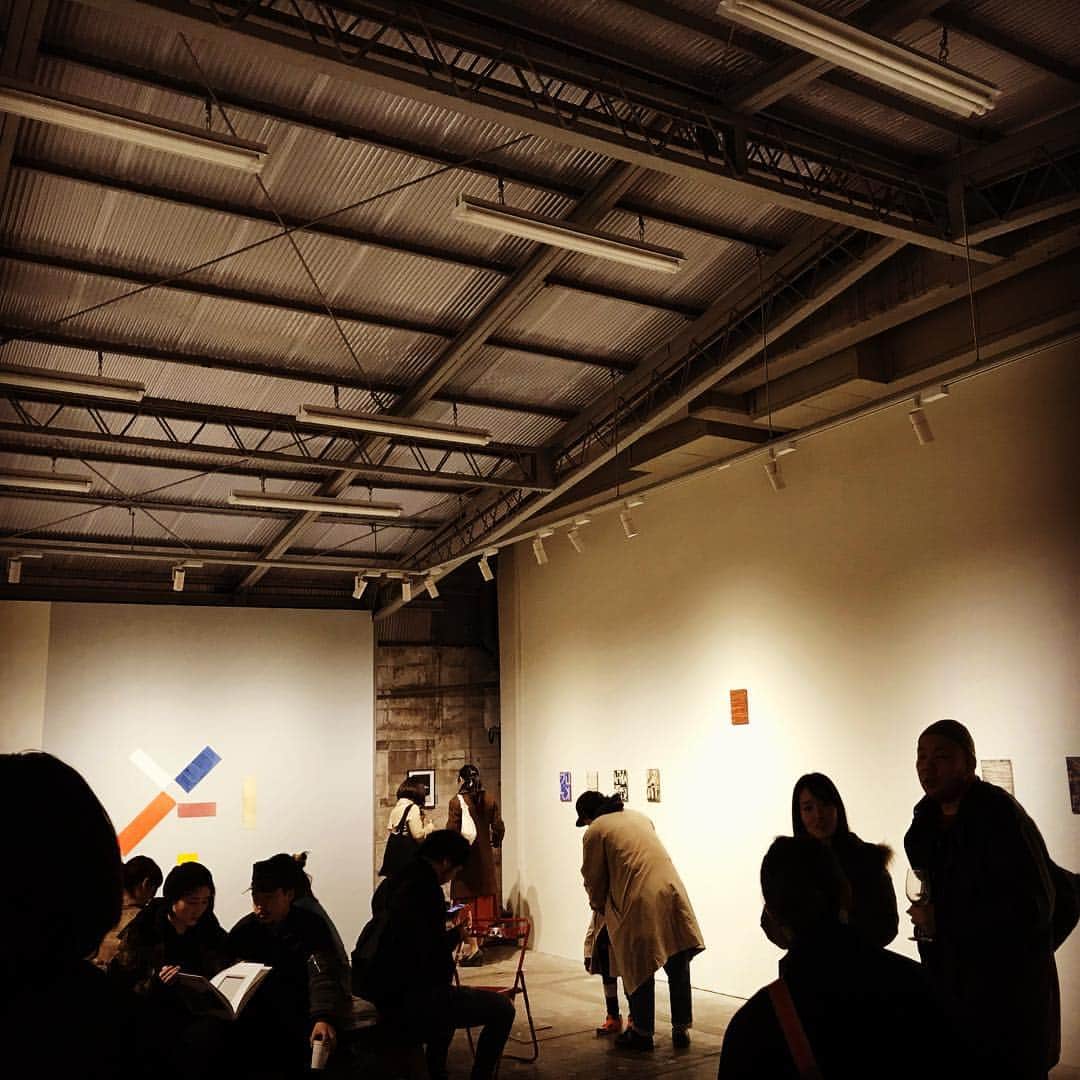 川村由紀さんのインスタグラム写真 - (川村由紀Instagram)「Danke！！🇩🇪 #PiusFox 個展『Der Trommler』4月13日(土) ～5月19日(日) #104GALERIE で開催。ベルリンを代表する若手アーティスト、ピウス・フォックスの日本初個展。」4月13日 16時50分 - yukikawamura821