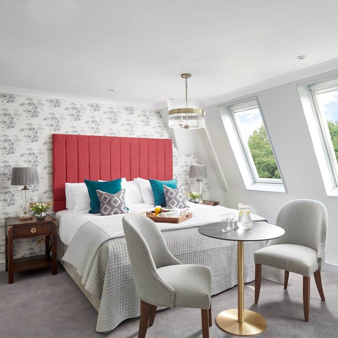 ローラアシュレイのインスタグラム：「Our @LauraAshleyHotels collection is expanding... How gorgeous are our new Superior Rooms at Burnham Beeches Hotel? 😍 Tag someone you'd love to visit with!」