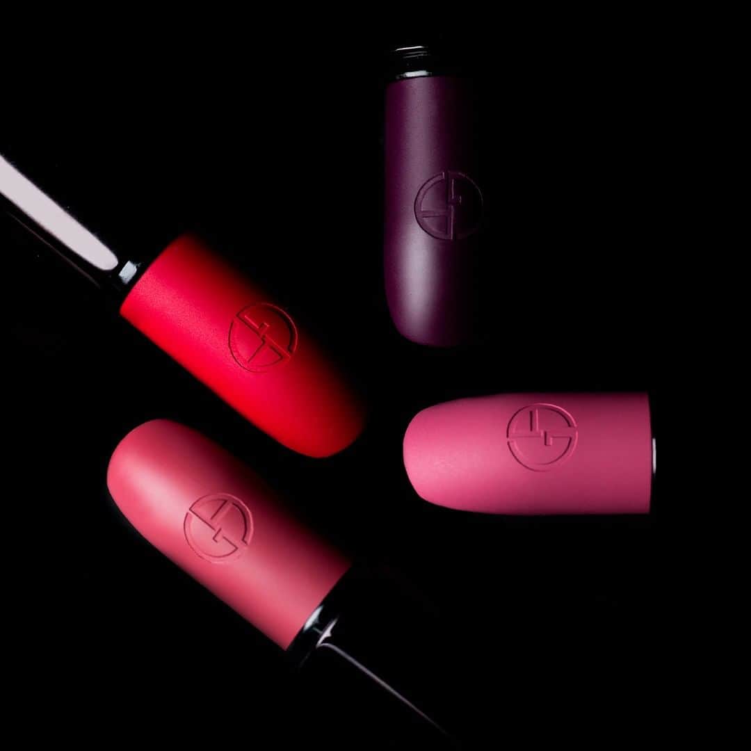 Armani Beautyさんのインスタグラム写真 - (Armani BeautyInstagram)「Satin shine or intense matte, celebrate International Kissing Day with iconic ROUGE D'ARMANI and its partner in crime ROUGE D'ARMANI MATTE.  #ArmaniBeauty #MyPartnerInCrime #RougeDArmani #RougeDArmaniMatte #makeup」4月13日 17時00分 - armanibeauty