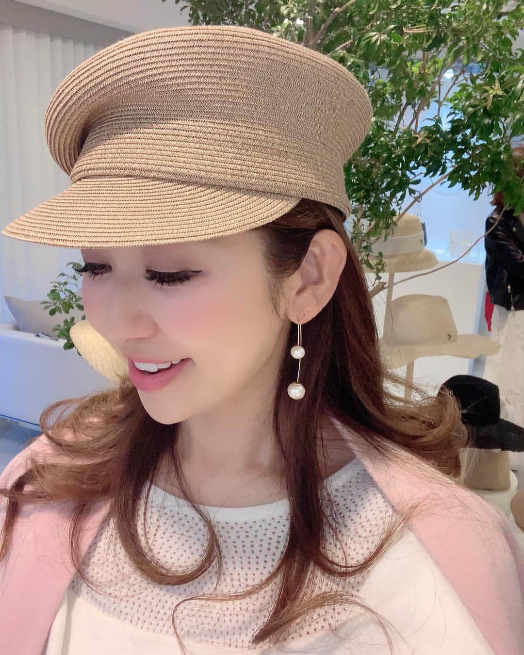 和泉佳子さんのインスタグラム写真 - (和泉佳子Instagram)「新ブランド「CALLi tokyo 」 @calli_tokyo のキャスケット帽♥️ . 可愛くて、アジャスター付きでサイズ調整も出来て、軽く折りたためるから持ち運びにも便利✨ . 「CALLi tokyo 」は、4月24日（水）～30日（火）の一週間、銀座三越1F 婦人服飾雑貨売り場のPOP UPでデビュー✨ . . #和泉佳子 #25ans #ヴァンサンカン #エレブロガー #callitokyo #銀座三越」4月13日 17時08分 - yoshiko_izumi