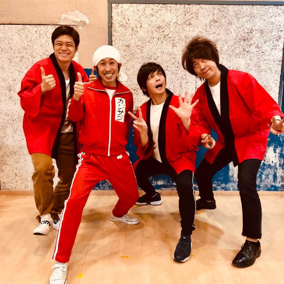 森本英樹のインスタグラム：「YouTubeでニブンノゴ！チャンネル開設して2ヶ月ほど経ちました！何本か動画揃ってきたので、是非覗いてみてください！ YouTubeでニブンノゴ！で検索したらすぐ出てきます。  そして、5月11日は我々の単独コントライブがシブゲキ‼︎であります！3人それぞれネタ作って気合いガッツリ入っております！ 来てください！！ #ニブンノゴ」