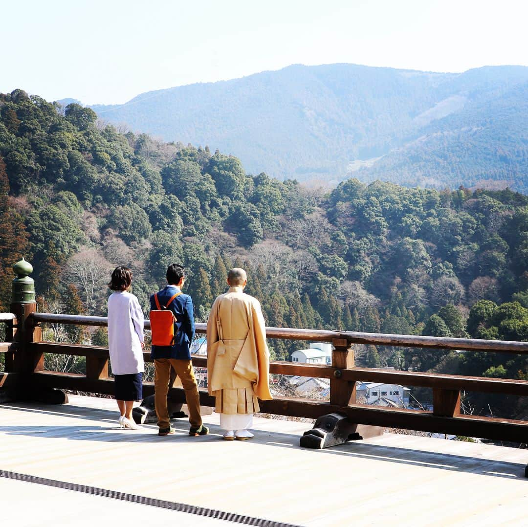 テレビ大阪「おとな旅あるき旅」さんのインスタグラム写真 - (テレビ大阪「おとな旅あるき旅」Instagram)「今夜のおとな旅あるき旅（テレビ大阪）は、春の大和路 奈良・長谷寺から桜井への旅です。  花の御寺 と 楽しい門前町さんぽ、さらには万葉ゆかりの山の辺の道も歩きます。 ご当地の美味、美酒も堪能！お楽しみに！  今夜 18:30〜  #おとな旅あるき旅#テレビ大阪#三田村邦彦#吉川亜樹#奈良#長谷寺#桜井#山の辺の道#草もち#にゅうめん#大神神社#酒の神様#万葉集」4月13日 17時12分 - tvo.otonatabi