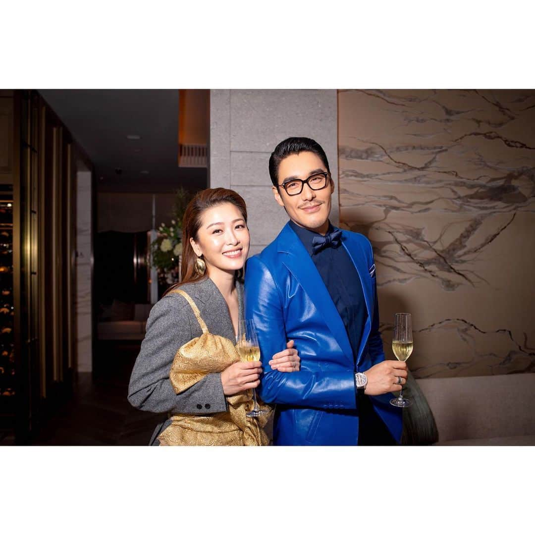 フー・ビンさんのインスタグラム写真 - (フー・ビンInstagram)「Congratulations to the Grand Opening of St.Regis Hong Kong 🎉🎉🎉Had the pleasure to meet and shared my travel experience with the great leaders of Marriott International! @marriottintl @stregishotels @strgishk @stephanielinnartztravels @tinaedmundson  @pfangroe @gemma_chan @nk830  #stregis #stregishk #stregishongkong」4月13日 17時14分 - hubing