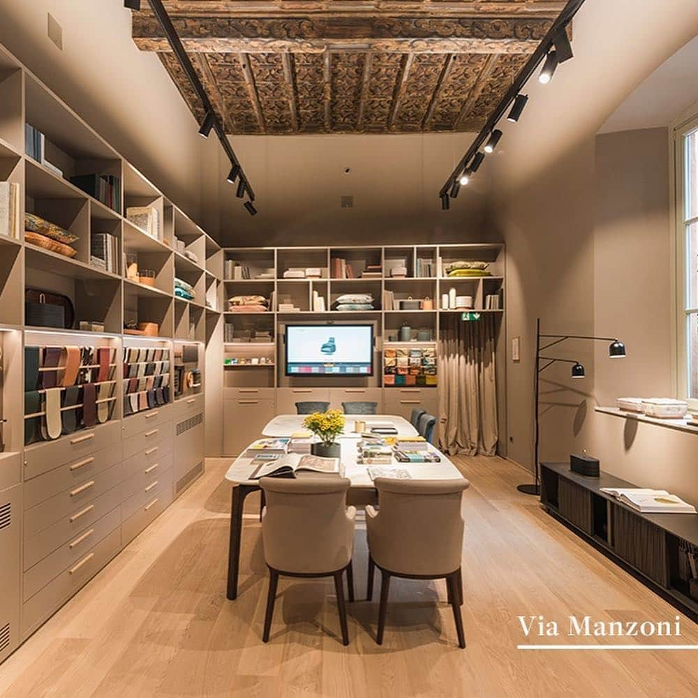 Poltrona Frauさんのインスタグラム写真 - (Poltrona FrauInstagram)「An “Experience Room” inside our Milan flagship, where you can touch, live and explore Poltrona Frau materials and quality. Come and visit us in via Manzoni 30: infinite ways to express your style are waiting. – #PFconnectingexperiences #PoltronaFrau  #SaloneDelMobile2019 #SaloneDelMobile  #isaloni2019 #MilanDesignWeek #MDW2019」4月13日 17時20分 - poltronafrauofficial