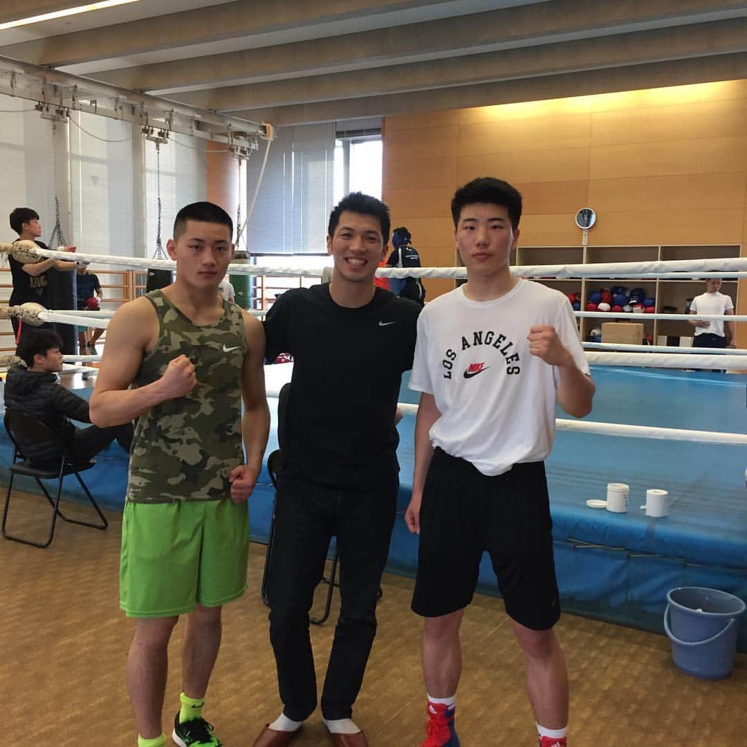 村田諒太さんのインスタグラム写真 - (村田諒太Instagram)「今日は大学でトレーニング マスの相手してくれた学生達 ありがとう 実戦は良いなあ、疲れて吐きそうですが、、」4月13日 17時20分 - ryota_murata_official