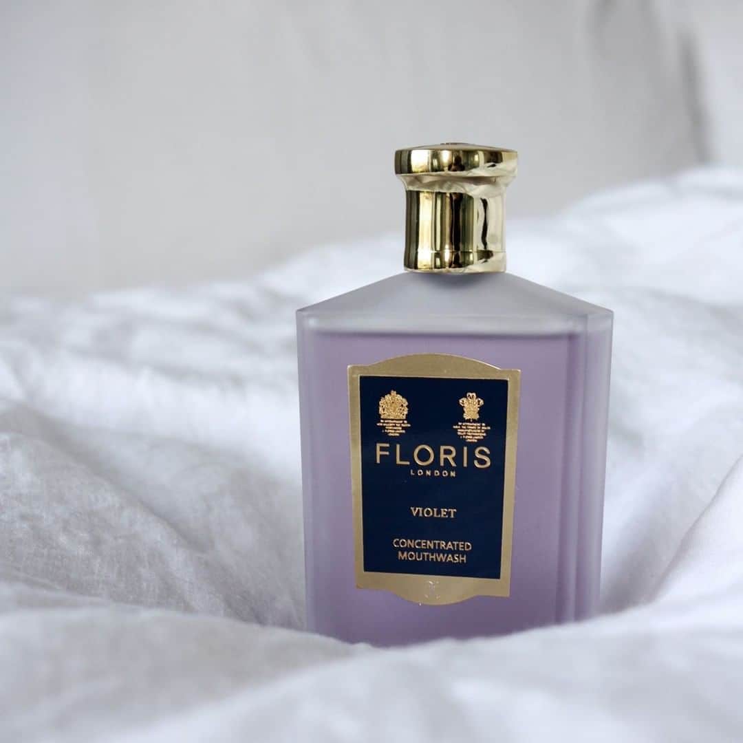 のインスタグラム：「Modern violet tones meet Floris tradition with this concentrated mouthwash presented in a beautiful glass bottle, bringing grace to your morning routine. #FlorisLondon #VioletMouthwash #Mouthwash #LuxuryMouthwash #Violet #MorningRoutine」