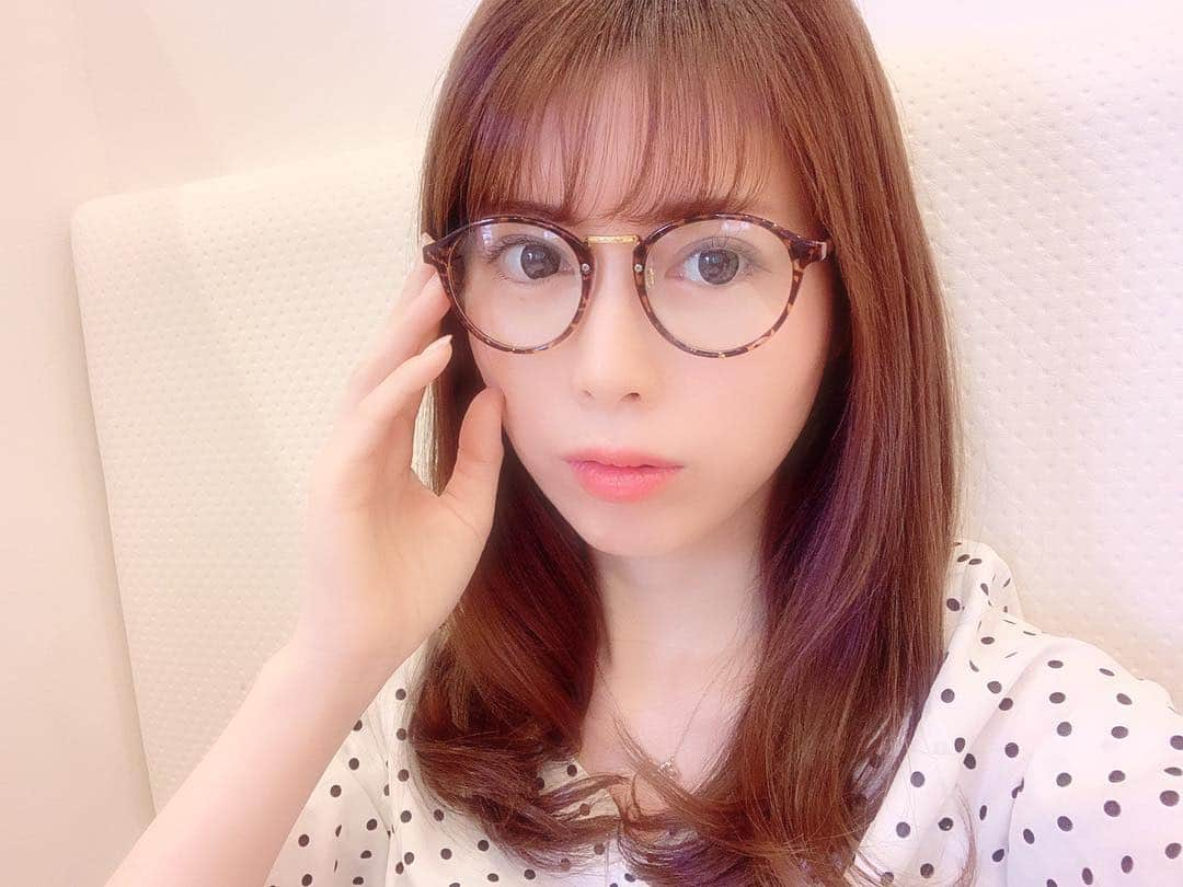 さわいえりさんのインスタグラム写真 - (さわいえりInstagram)「めがねめがね👓  @glow.select のUVカットめがね💗  べっ甲可愛い🤓 ・ ・ ・ ・ ・ ・ ・ ・ ・ ・ #glowselect#UVカット#UVカットめがね#べっ甲#めがね#眼鏡#サングラス#お洒落#お洒落さんと繋がりたい#お洒落な人と繋がりたい#ファッション#コーデ#今日のコーデ#ootd#写真好きな人と繋がりたい#カメラマンさんと繋がりたい#フリーモデル#レースクイーン#モデル#インフルエンサー」4月13日 17時36分 - beauty_eri7