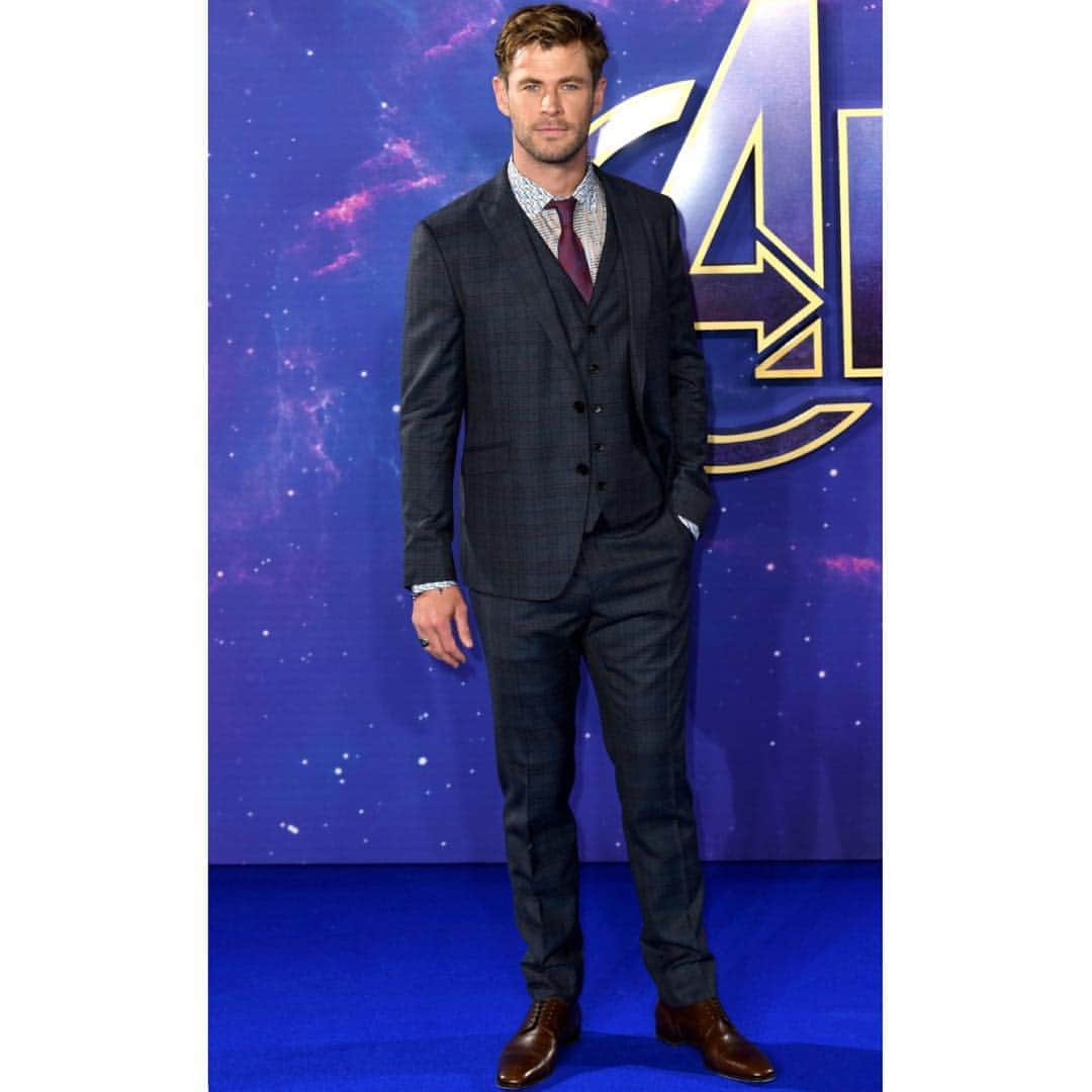 エトロさんのインスタグラム写真 - (エトロInstagram)「Chris Hemsworth looked dapper in an ETRO three-piece plaid print suit as he hit the purple carpet for a fan screening of “Avengers: Endgame” in London. #Etro #EtroMan #EtroCelebs #chrishemsworth #avengersendgame #avengers」4月13日 17時40分 - etro