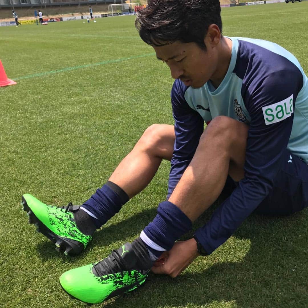 山田大記さんのインスタグラム写真 - (山田大記Instagram)「先週末の湘南戦、ニューカラーのPUMA Oneを履いて、今季初勝利を飾ることが出来ました。 明日のダービー、みんなで勝とう！ @pumafootball_jp  #新たな高みへ#PUMAOne @jubiloiwata.official  #平成最後の静岡ダービー #勝利は続くよどこまでも」4月13日 17時44分 - hiroki_yamada_official