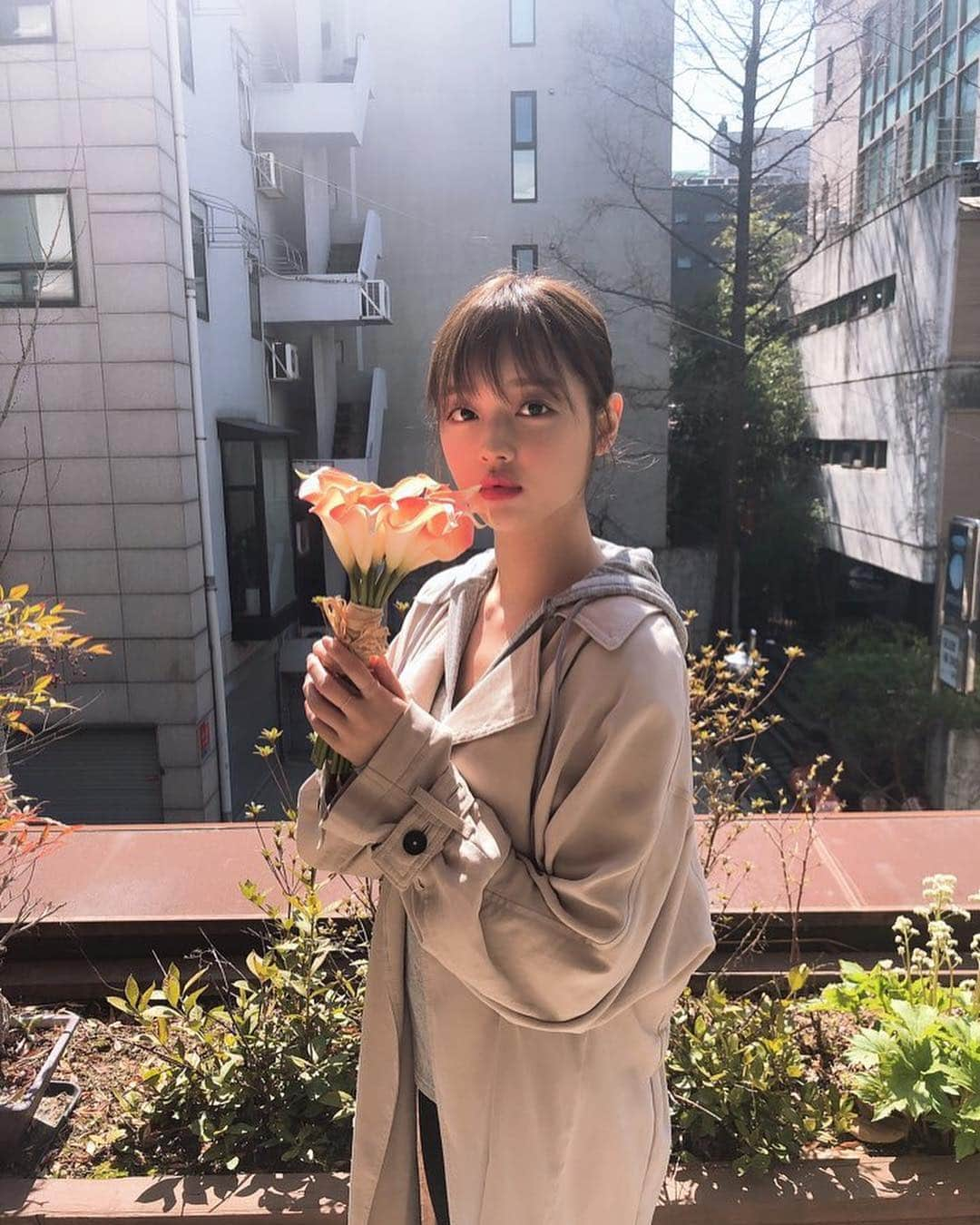 OH MY GIRLさんのインスタグラム写真 - (OH MY GIRLInstagram)「💐 #오마이걸 #OHMYGIRL #OMG #유아」4月13日 17時48分 - wm_ohmygirl