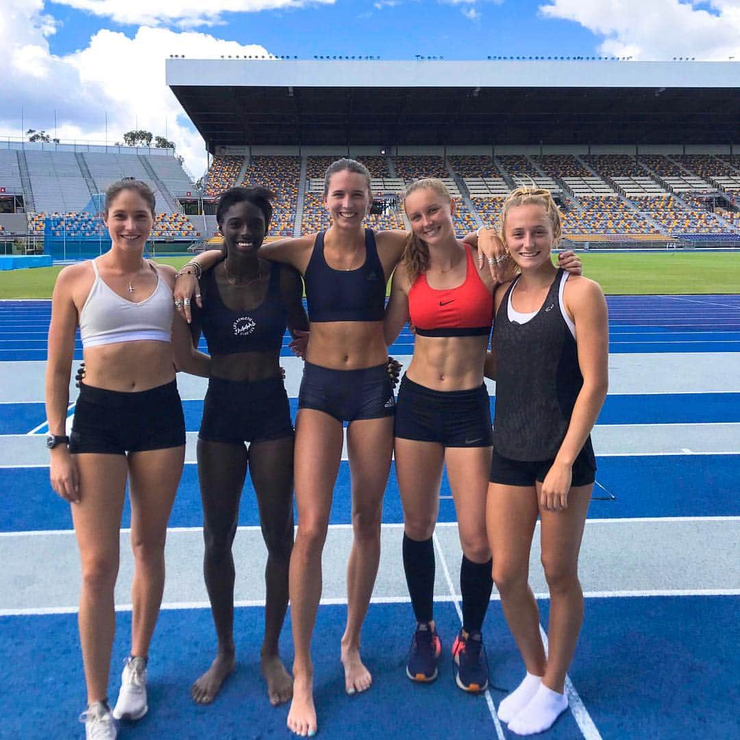 ライリー・デイのインスタグラム：「I’m sorry about my calf sleeves, they’re almost as bad as @olicallahan arm sleeves but side note ❤️ my relay team + @ohyeahnaa @salpearson」