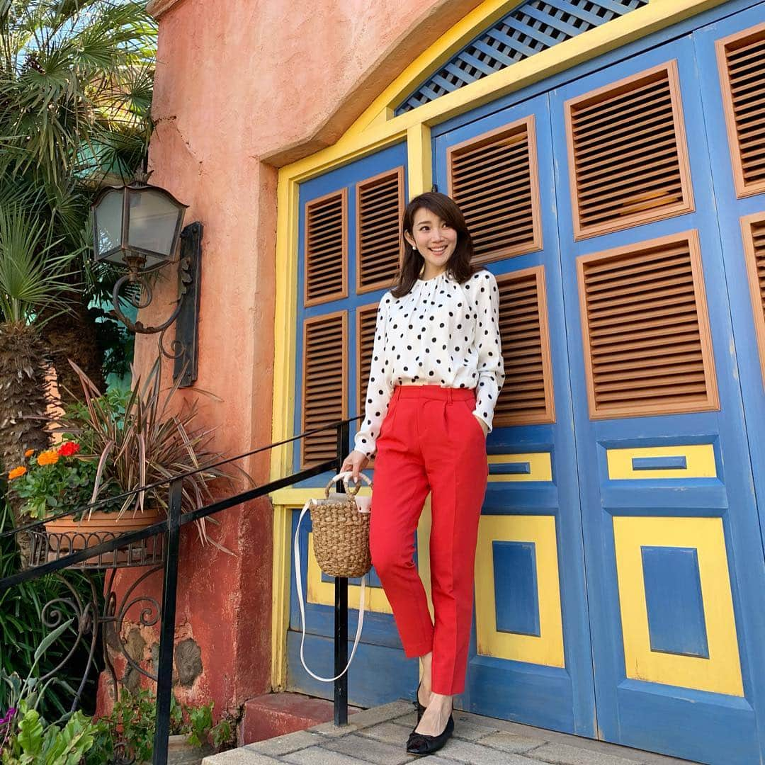 吉田美紀さんのインスタグラム写真 - (吉田美紀Instagram)「・ コーディネート🏰 ・ blouse→#tomorrowland  pants→#lialapg jacket→#zara shoes→#chanel bag→#liala ・ Disney🏰来たからにはとことん楽しんじゃう！！ ・ #coordinate #outfit #ootd #look #style #fashion #wardrobe #instagood #instafashion #ママコーディネート #ママコーデ #ママファッション #コーディネート #ファッション #ディズニーコーデ」4月13日 17時55分 - miki__yoshida