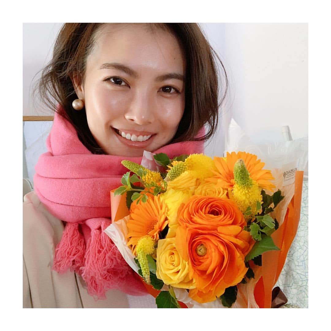 古川美有さんのインスタグラム写真 - (古川美有Instagram)「先日、撮影でお花をいただきました💐 ビタミンカラー！！ メイク落としたあとで顔テカテカですが笑 嬉しかった♡ #花束 #flowers #bouquet #me」4月13日 18時17分 - miyukogawa