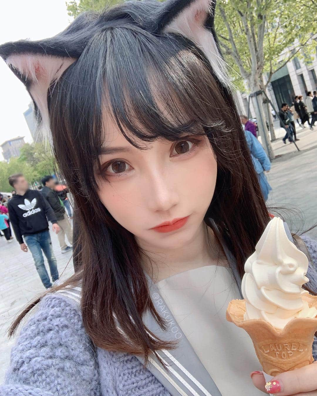 犬神洛洛子さんのインスタグラム写真 - (犬神洛洛子Instagram)「最喜欢🍦 （这次没有掉在地上了）」4月13日 18時13分 - rakukoo