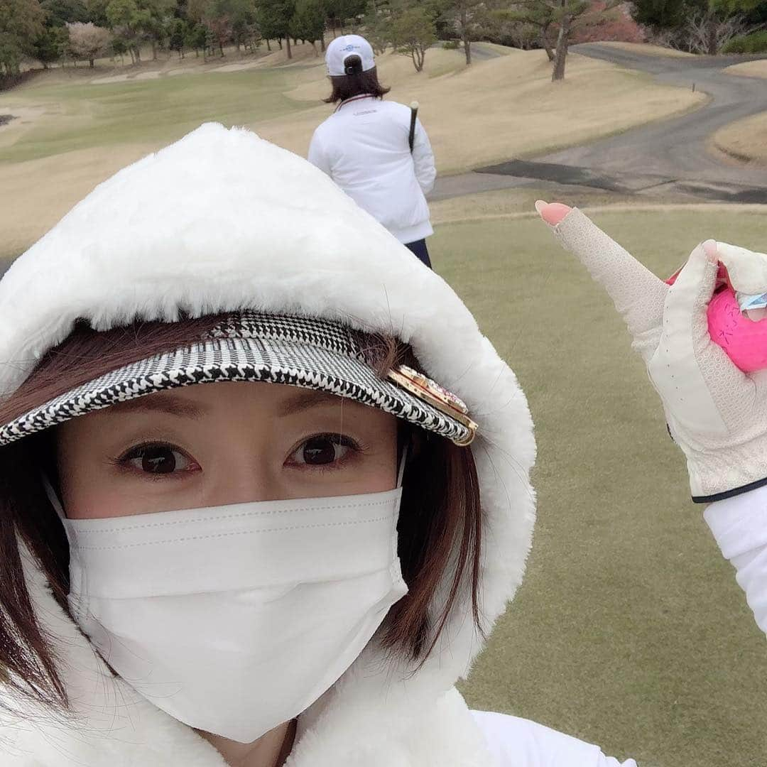 宮崎宣子さんのインスタグラム写真 - (宮崎宣子Instagram)「玲奈ちゃんゴルフ⛳️🏌️‍♀️✨ 96パーセントトーク、4パーセントゴルフ⛳️と言われた私達😆 後半寒くとも、笑いは止まらないし、楽しいし、本当に最高✨ っていうか、いつも私を幸せにしてくれる玲奈ちゃんに本当に感謝🙏✨✨✨💕 朝から晩まで、ずーっと楽しかった私でした🌸 桜が、まだまだ咲いていて、 初めて来ましたが、海外みたいな素敵なところでした❣️ #玲奈ちゃんゴルフ #後半寒かった #ゴルフ女子 #ゴルフウェア #アルチビオ #ビームスゴルフ #archivio #beamsgolf #玲奈ちゃんありがとう #毎回幸せ #毎回言うけど #ずっと楽しい #感謝 #callaway #epicflash」4月13日 18時20分 - miyazaki_nobuko