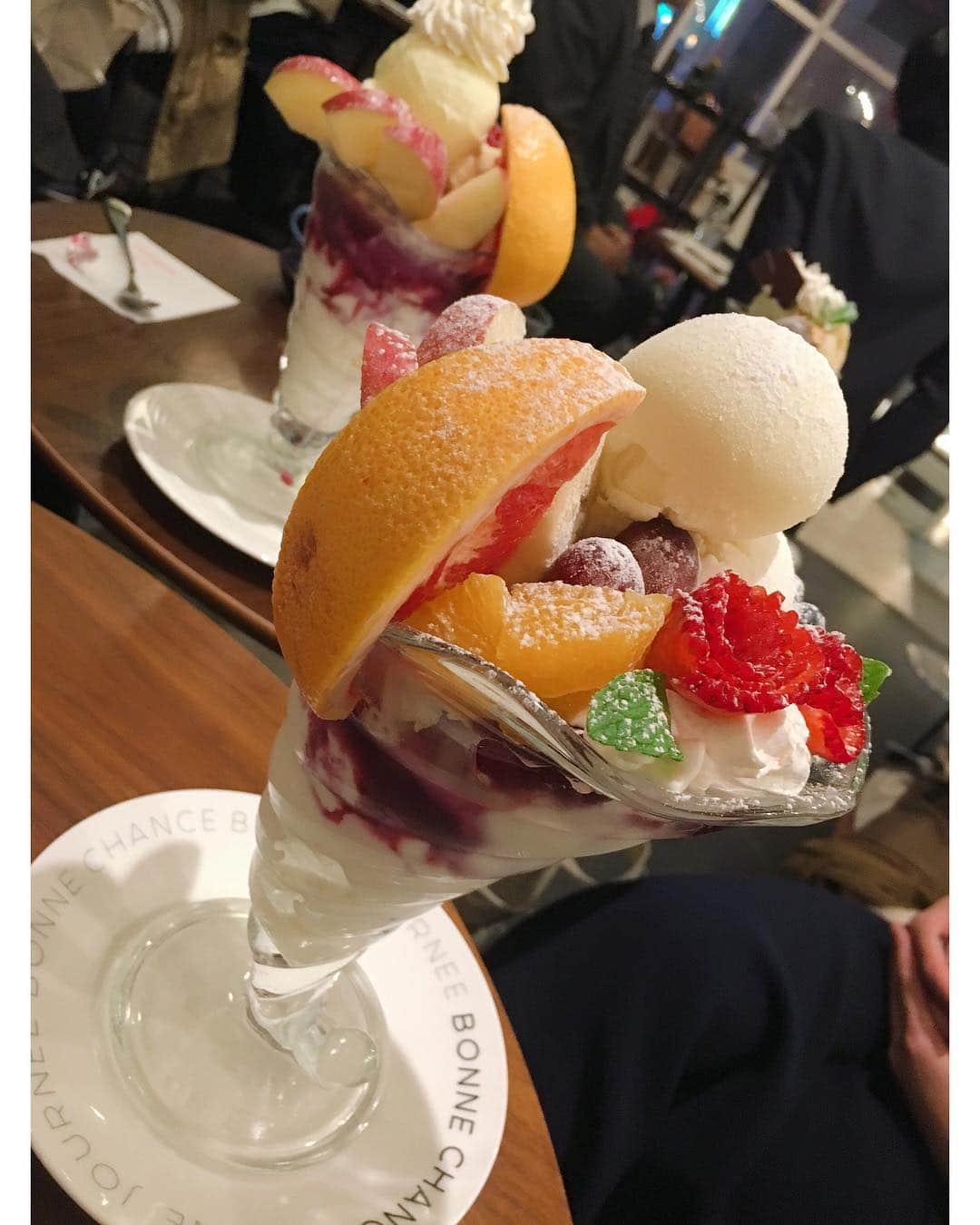 西村季里子さんのインスタグラム写真 - (西村季里子Instagram)「・ 札幌といえば… 締めパフェ🍨夜パフェ🍧 いや〜〜たくさんお店がありすぎて 選ぶの大変だった〜〜🤤🍓🍫🍬 ジンギスカンを食べた後に スタッフの皆さんとパフェも…💕 (わたしのわがままに付き合ってくれて 優しいありがとうございました🥺💗) 今日は無事イベントも終わったので、 これから美味しいイクラのお店にいく♥️ #北海道 #札幌#すすきの#パフェ#締めパフェ #夜パフェ#すすきのパフェ #大満足 #ジンギスカン#いくら#食べ歩きの旅  #イベント#無事終了#ご褒美#follow#followme」4月13日 18時23分 - kiriko_nishimura