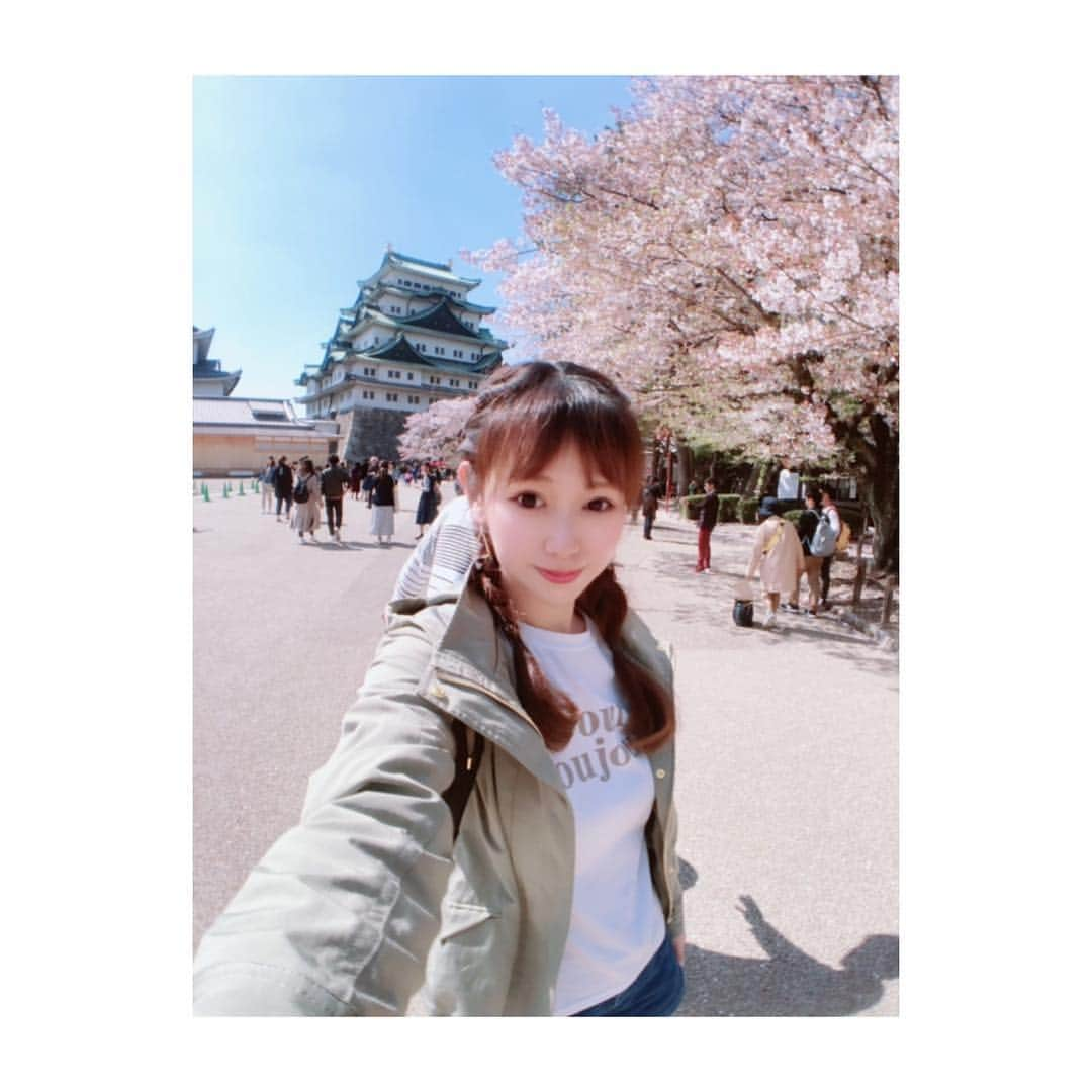 小河結香さんのインスタグラム写真 - (小河結香Instagram)「名古屋城撮影以来 10年ぶりくらいに行った🏯 まだ桜が綺麗だったよ🌸 #名古屋城 #桜 #お城と桜 #名古屋名物 #観光地 #お散歩」4月13日 18時34分 - yun2world