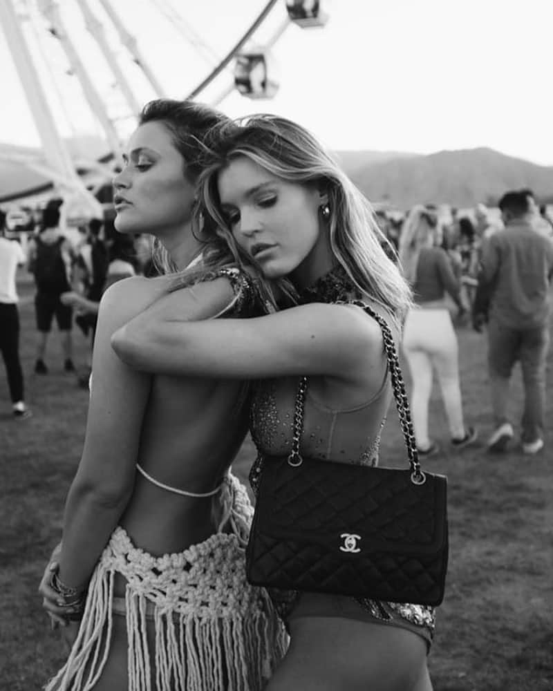 Joy Corriganさんのインスタグラム写真 - (Joy CorriganInstagram)「My ride or die 🌵👯‍♀️ @chloelecareux #chella2019 #day1 photo by @nadunb」4月13日 18時32分 - joycorrigan