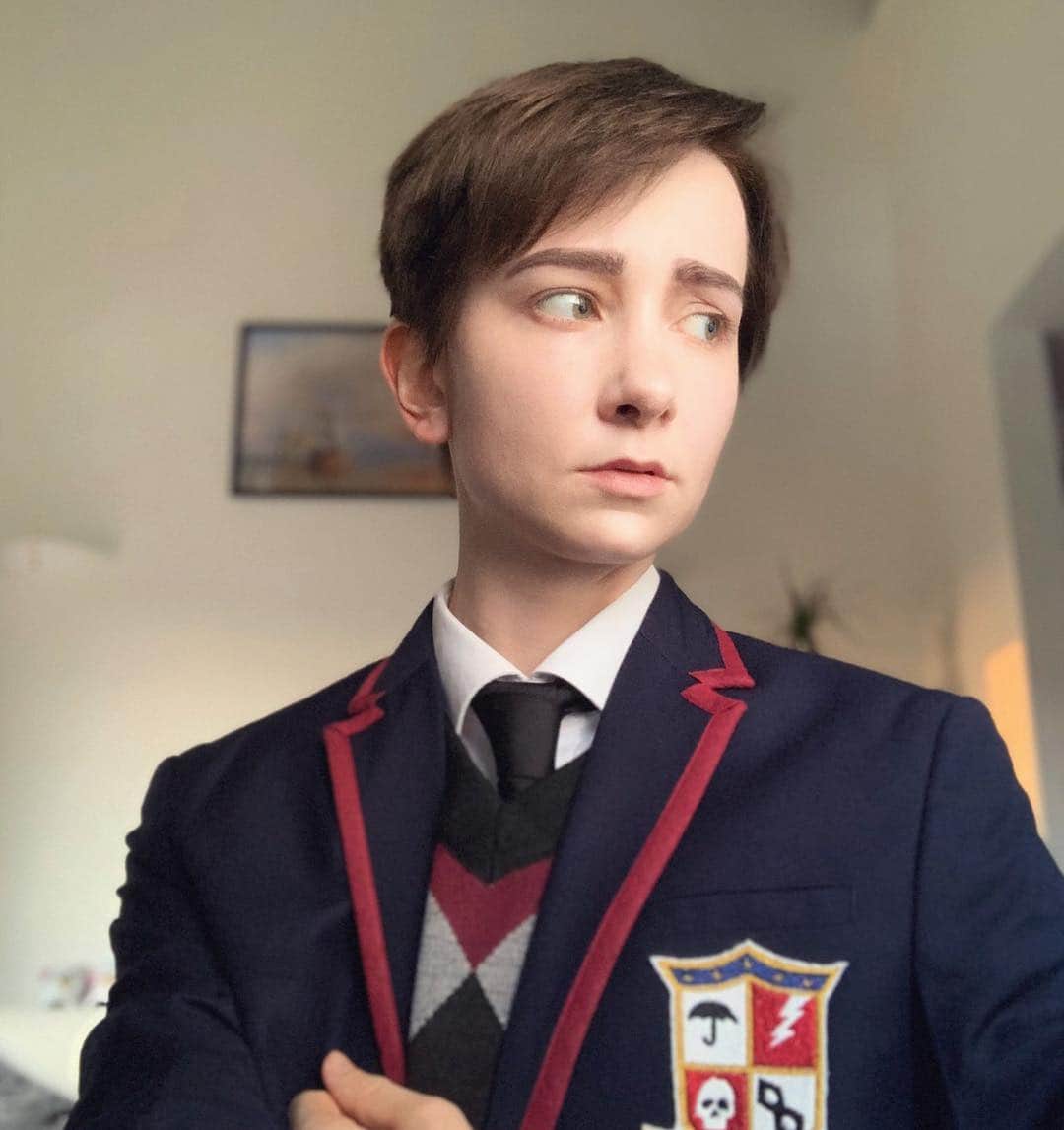 姫沢のインスタグラム：「Have you seen my Number Five cosplay yet? The Umbrell Academy is my current favourite show!  #netflix #theumbrellaacademy #numberfive #tuacosplay #numberfivecosplay #himezawa」