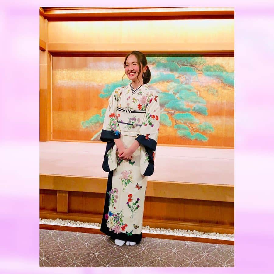 福田典子さんのインスタグラム写真 - (福田典子Instagram)「桜が咲き始めた頃に、可憐で素敵なお着物を着て、目黒雅叙園でなんとも贅沢なお花見会🌸 . @mami.nakamura さんの@marmu_kimono のお着物を着させていただきました☺️✨ . 「洗えるから何も気にしないで着てね〜！」と言っていただきながら着付けまでしていただいてありがとうございました…！ . スカーフをモチーフにしていて、袖口にはスカーフの外側を取り囲む太いラインと、スカーフらしい繊細で美しいお花や蝶々が全体的に描かれていて、みんなに褒めてもらえるし気持ちもいいし着ているだけでとってもしあわせな一日を過ごせました🌸 . 大好きな友達とその仲間のみなさんと非日常な時間を過ごせて、パラ卓球の立石さんには感謝でいっぱいです☺️✨ありがとうございました〜！ @frameshop_tateishi . 今年の春は短い時間も含めて何度かお花見ができてよかった🌸 . . #平成最後のお花見 #ガクスナ #お花見 #着物 #春 #桜 #sakura #お着物 #目黒雅叙園 #marmu #kimono #きもの #着物レンタル #着物コーディネート #着物女子 #着物でお出かけ #着物生活 #着物自画撮り部 #着物自撮り部 #japan #japanesegirl #jp #spring #cherryblossom #photooftheday #photography」4月13日 18時40分 - norikofukuda212