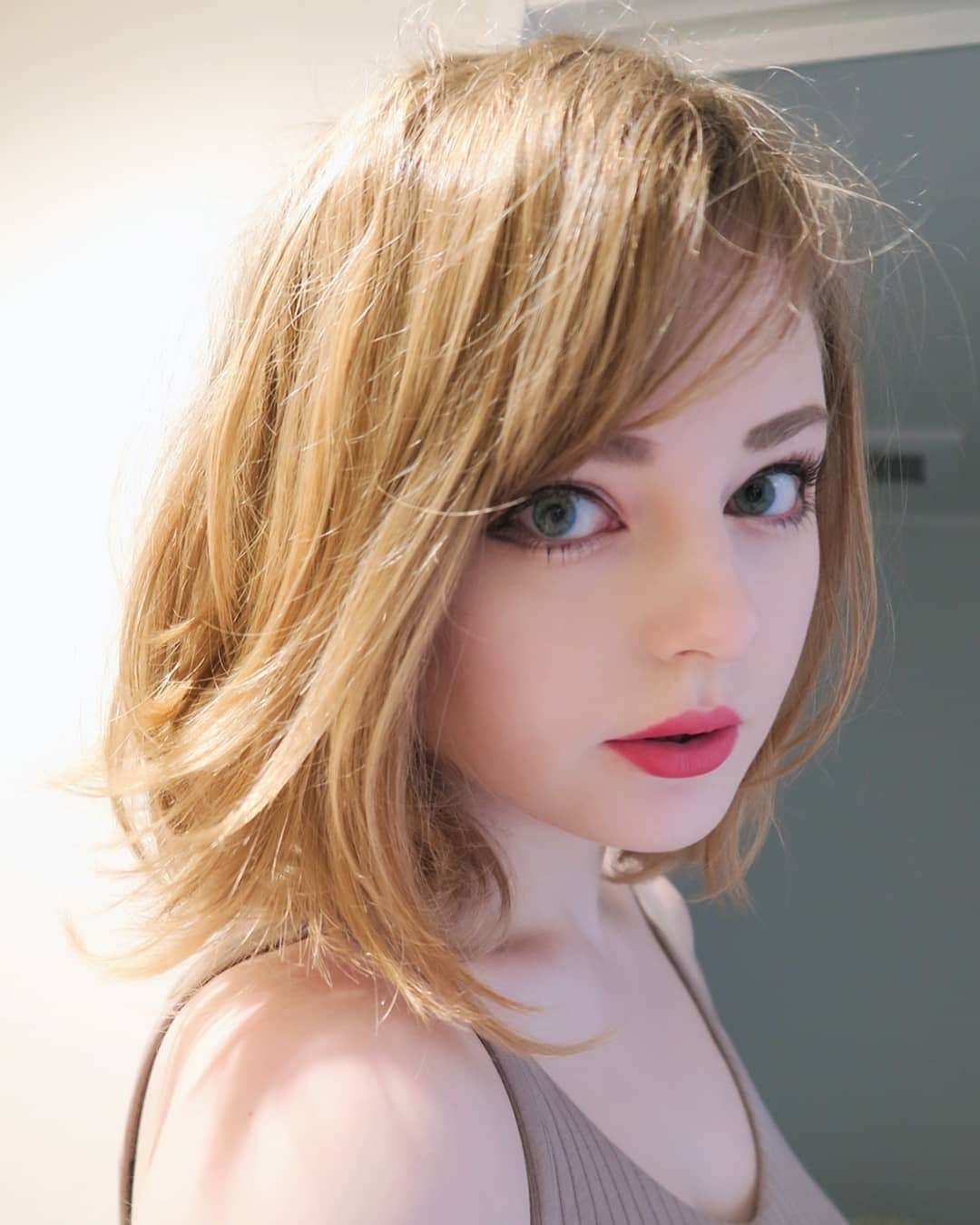 Ella Freyaのインスタグラム：「Doing better 💖 #acceptance」