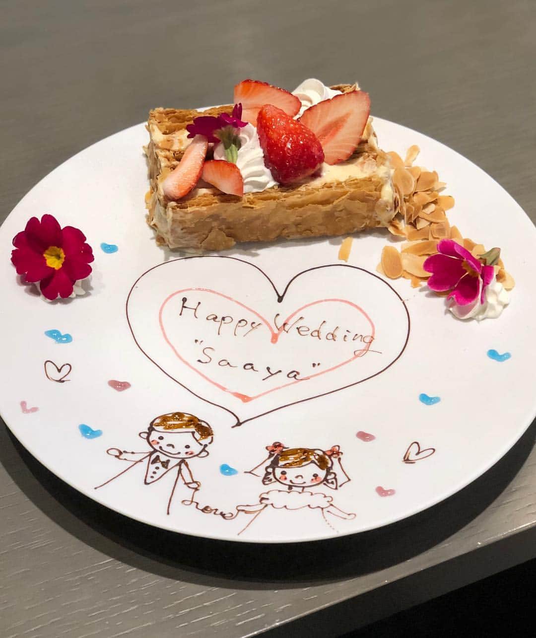 水野佐彩さんのインスタグラム写真 - (水野佐彩Instagram)「・ あんちゃん あさかちゃん さやぴちゃんが お祝いしてくれました💍❤️ 結婚式の数日前に みんなが東京に来た時があって お茶しよーって誘ってくれたんだけど こんなに可愛いケーキを出してくれて 本当に嬉しかった。。😢💕💕 正直予想もしてないことだったので 感極まって泣きそうになりました💦 ペアのパジャマをプレゼントしてくれたので  早くお揃いで着たいな〜☺️🌸 本当にありがとう❤️❤️ #thegrandginza #グラン #GINZASIX #銀座シックス #ミルフィーユ #2019年春婚 #女子会 #銀座 #slumber #スランバー」4月13日 18時48分 - saaya_mizuno