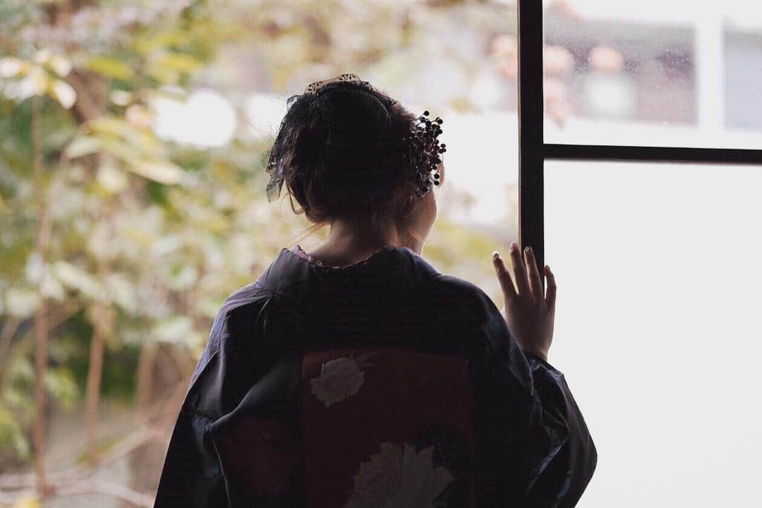 のインスタグラム：「こっちですよ。  #降幡愛 #降幡愛1st写真集 #いとしき #浅草shim #kimono」