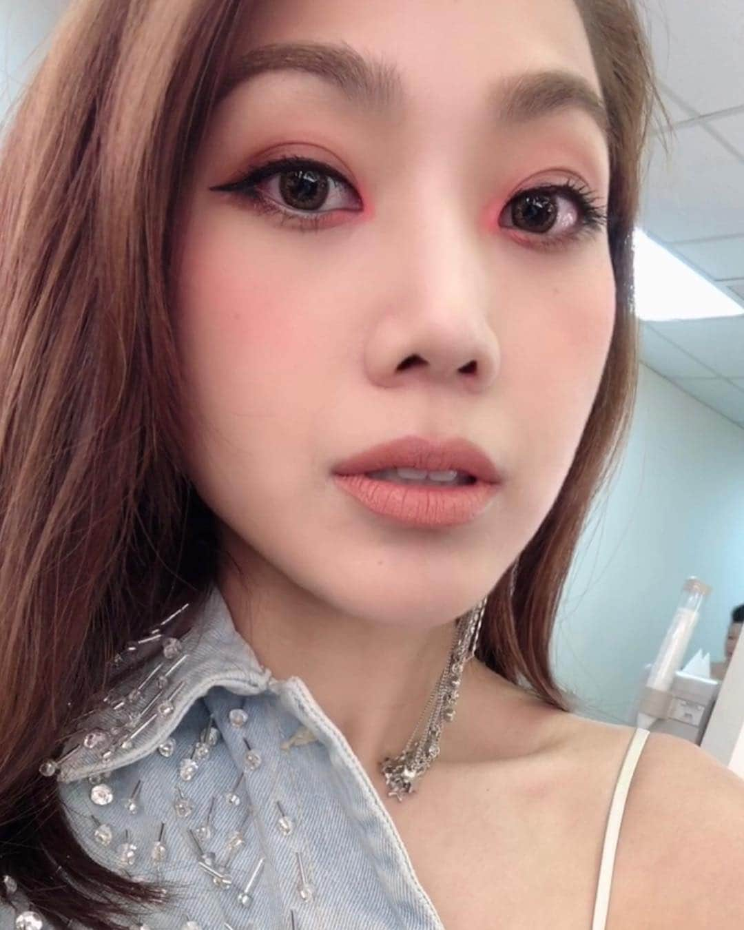 レスレイ・チアンさんのインスタグラム写真 - (レスレイ・チアンInstagram)「Eyeshadow Game Strong ✅ Eyeliner Game Strong ✅ Thank u always @asterphang_makeup  #makeup #eyeshadow #eyeliner #GG」4月13日 19時01分 - lesleychianglove