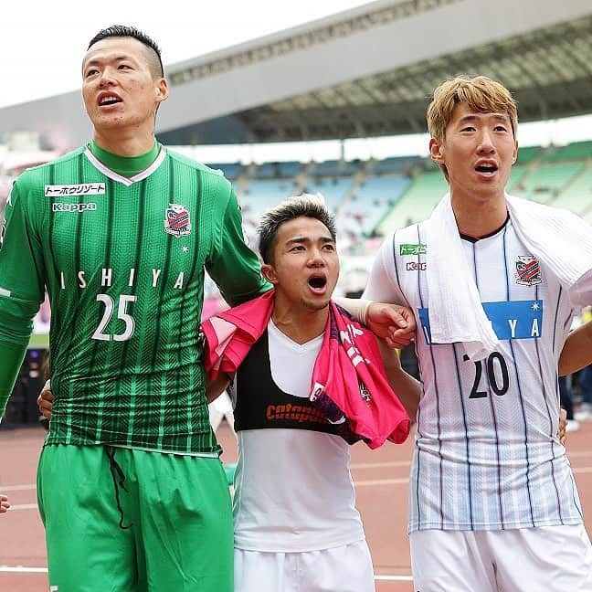 のインスタグラム：「. ＼コーナーキックからの1点を守り切る🔥／ 札幌がリーグ戦での連敗を3で止める完封勝利‼︎ (Photo:J.LEAGUE) . 🏆#明治安田生命J1リーグ 第7節 🆚#セレッソ大阪 0-1 #北海道コンサドーレ札幌 ⚽️#進藤亮佑(80分) . #soccer #football #jleague #J1 #cerezo #cerezoosaka #consadole #hokkaidoconsadolesapporo #サッカー #フットボール #Jリーグ #コトシハJガハンパナイ #⚽️」