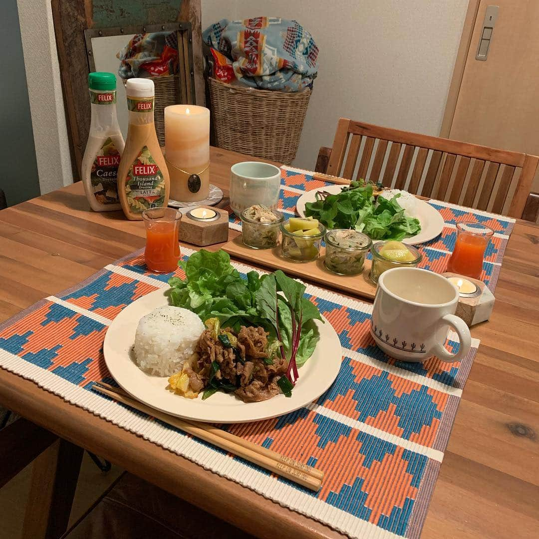 NANAさんのインスタグラム写真 - (NANAInstagram)「今日の夕飯 ☆ 自家製回鍋肉 サラダ ご飯 春雨サラダ ゴールデンキウイ 野菜ジュース ☆ 春雨サラダ大量に作って爆食いした😅 やっぱり中華は米が進むね〜🍚 ☆ 明日もまる子お弁当や🍱ひなせがバイトの給料入ってまる子とコンビニ行って大量にお菓子やアイス買ってあげてた😆やさすぃー😄 ☆ 最近毎日「マミー母の日何が欲しい？」って聞かれる😢それだけで胸がいっぱい☺️ ☆ #回鍋肉#foodie#おうちカフェ#food#homemade#instafood#手料理#foodphoto#テーブルコーディネート#時短レシピ#ヘルシーメニュー#fooddaily#foodpic#foodstagram#おうちごはん#セリア#100キン#暮らし#節約レシピ#dinner#foodporm#vscofood#japanesefood#foodstyling#料理写真#夕飯#ワンプレート#愛情ご飯#nanasrecipe」4月13日 18時57分 - nana1977hs