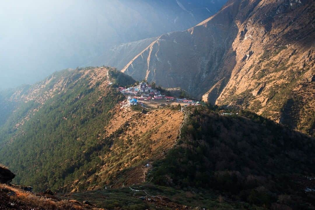 National Geographic Travelさんのインスタグラム写真 - (National Geographic TravelInstagram)「Photo by @MartinEdstrom | Home to about 30 monks, the Buddhist temple of Tengboche sits perched atop a small ridge in the Khumbu valley of the Nepalese Himalayas. It was built in 1916 and has since been destroyed both by an earthquake and by a large fire in 1989. Yet they keep rebuilding it - and the temple remains a major point of interest for people trekking to Mt Everest.  #natgeoimagecollection #everest #khumbu #sagarmathanationalpark #nepal」4月13日 19時04分 - natgeotravel