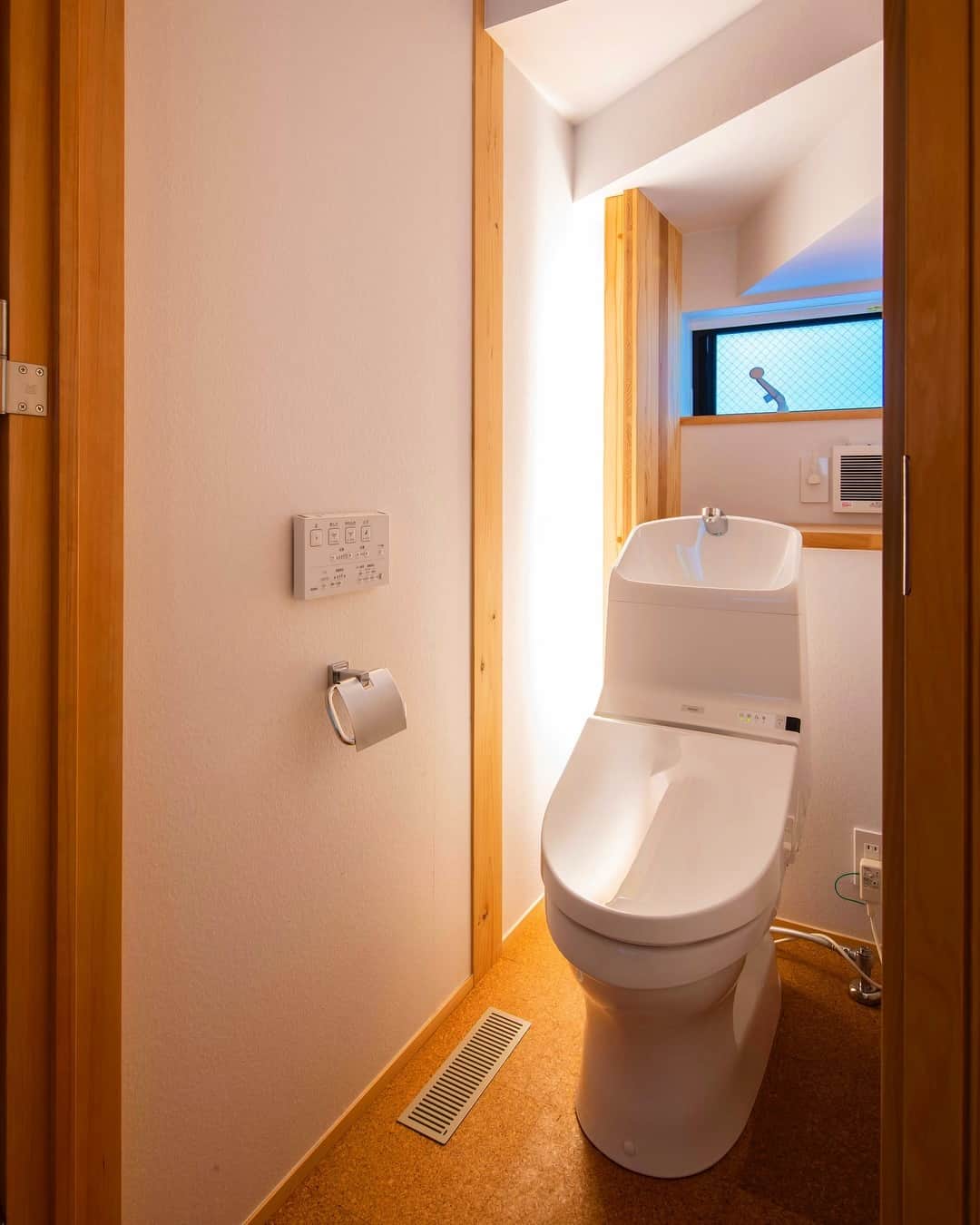 岡庭建設株式会社さんのインスタグラム写真 - (岡庭建設株式会社Instagram)「･････････････････････････････････﻿﻿﻿﻿ ﻿﻿ ﻿﻿ 自然素材でつくるmy home 🌲 ﻿  階段下のスペースを活用したトイレ🚽 ﻿ 奥様こだわりの照明計画。  寝室の近くのトイレは明るすぎず。  写真だとわかりにくいですが  調光機能がついているので  もう少し暗くできます。 ﻿﻿ ･････････････････････････････････﻿﻿﻿﻿﻿﻿ ﻿﻿﻿﻿﻿﻿ photo：#岡庭建設_ごたんの家 ﻿ 撮影：渡辺カメラマン﻿﻿﻿﻿﻿﻿ ﻿﻿﻿﻿﻿﻿ 詳しくはこちら▶︎ @okaniwastyle ﻿﻿﻿﻿﻿﻿ ﻿﻿﻿﻿﻿﻿ #岡庭建設﻿﻿﻿﻿﻿﻿ #okaniwastyle﻿﻿﻿﻿﻿﻿ ﻿﻿﻿﻿﻿﻿ ･････････････････････････････････﻿﻿﻿﻿﻿﻿ ﻿﻿﻿﻿﻿﻿ #西東京市 の #工務店﻿﻿﻿﻿﻿﻿ #注文住宅 や #分譲住宅﻿﻿﻿﻿﻿﻿ #自然素材の家 #無垢材 #木の家 #木造住宅 ﻿﻿﻿﻿﻿﻿ #住宅デザイン #デザイン住宅 #新築一戸建て ﻿﻿﻿﻿﻿﻿ #家づくり #マイホーム ﻿﻿﻿#マイホーム計画 ﻿﻿﻿ #施工事例 ﻿﻿﻿#心地よい暮らし ﻿﻿﻿ #シンプルな暮らし﻿ #我が家のトイレ  #階段下 #階段下トイレ #トイレ #restroom  #手仕事のある暮らし ﻿#照明計画  #architecture #minimalhome #myhome﻿﻿﻿」4月13日 19時14分 - okaniwastyle