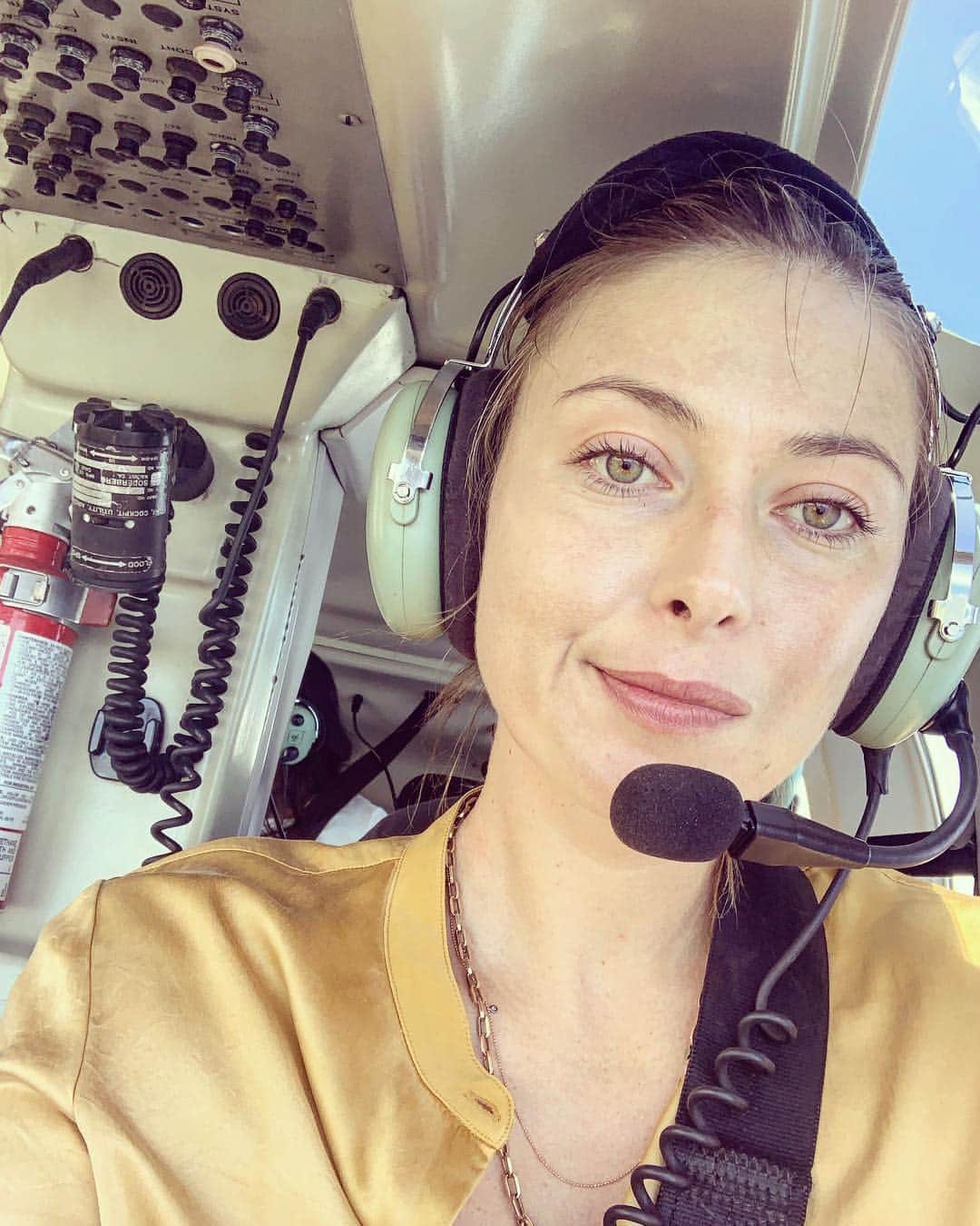マリア・シャラポワのインスタグラム：「Thank you @domperignonofficial for what was truly an unforgettable day. A heli ride into the waterfalls, a tasting inside lava caves and a night under the stars alongside a mesmerizing French scientist. I wasn’t planning on doing much social on this trip but I can’t stop thinking about how magical it turned out to be. More photos to come because give me a couple days off and I’ll make it look like a week on insta 😂🤷🏼‍♀️」