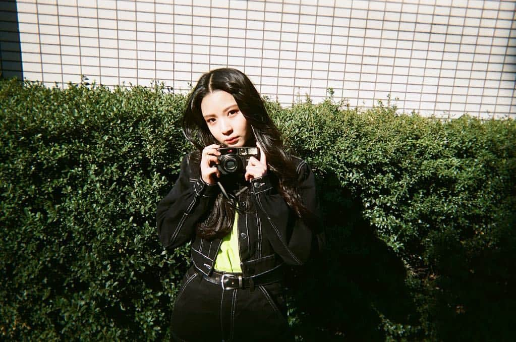 ミチさんのインスタグラム写真 - (ミチInstagram)「よしあきが撮ってくれるフィルム好き、全部写ルンですで撮ってるよ🎞  初フィルムカメラはよしあきからのプレゼント🎁現像楽しみだ〜」4月13日 19時50分 - mi0306chi