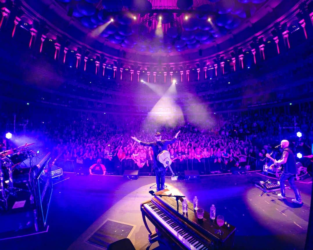 The Scriptさんのインスタグラム写真 - (The ScriptInstagram)「Two weeks ago we were privileged to play such a beautiful venue! Who can see themselves? 🤔🙌🏻 📸 @ShootTheSound」4月13日 20時02分 - thescriptofficial